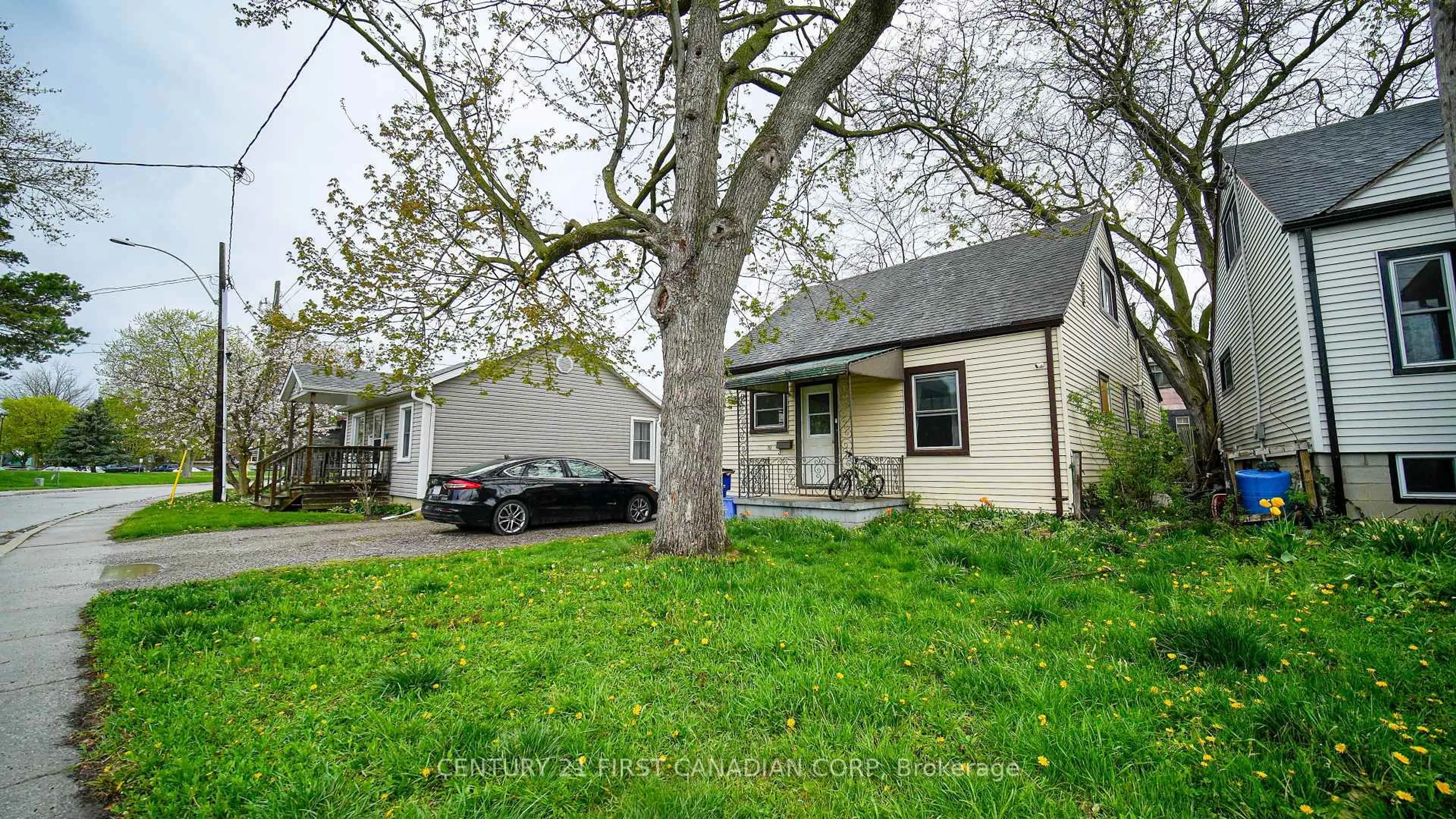 A pic from outside/outdoor area/front of a property/back of a property/a pic from drone, street for 19 Montgomery Dr, Chatham-Kent Ontario N8A 1P2