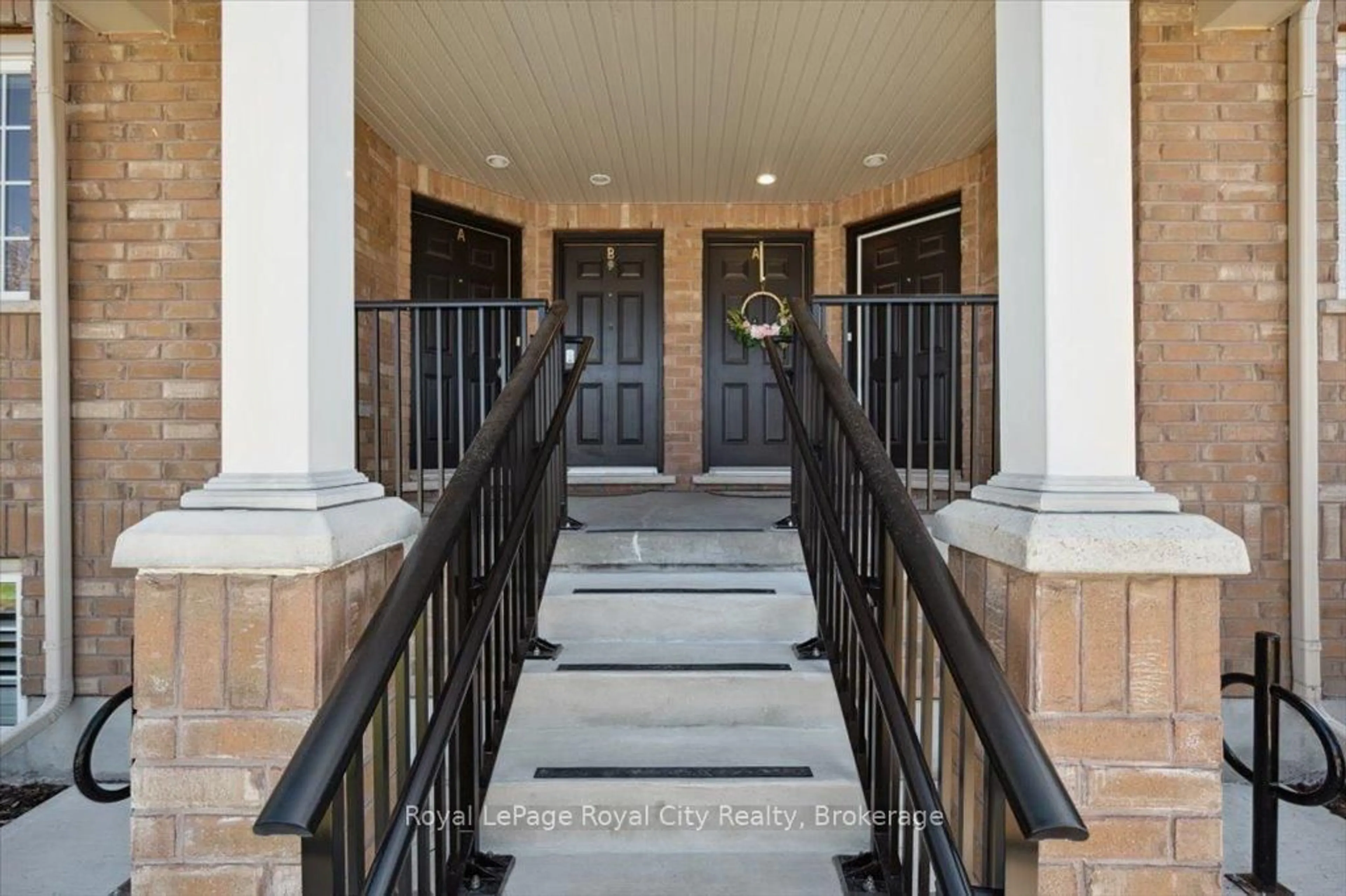 Indoor foyer for 15 Carere Cres #19B, Guelph Ontario N1E 0K4