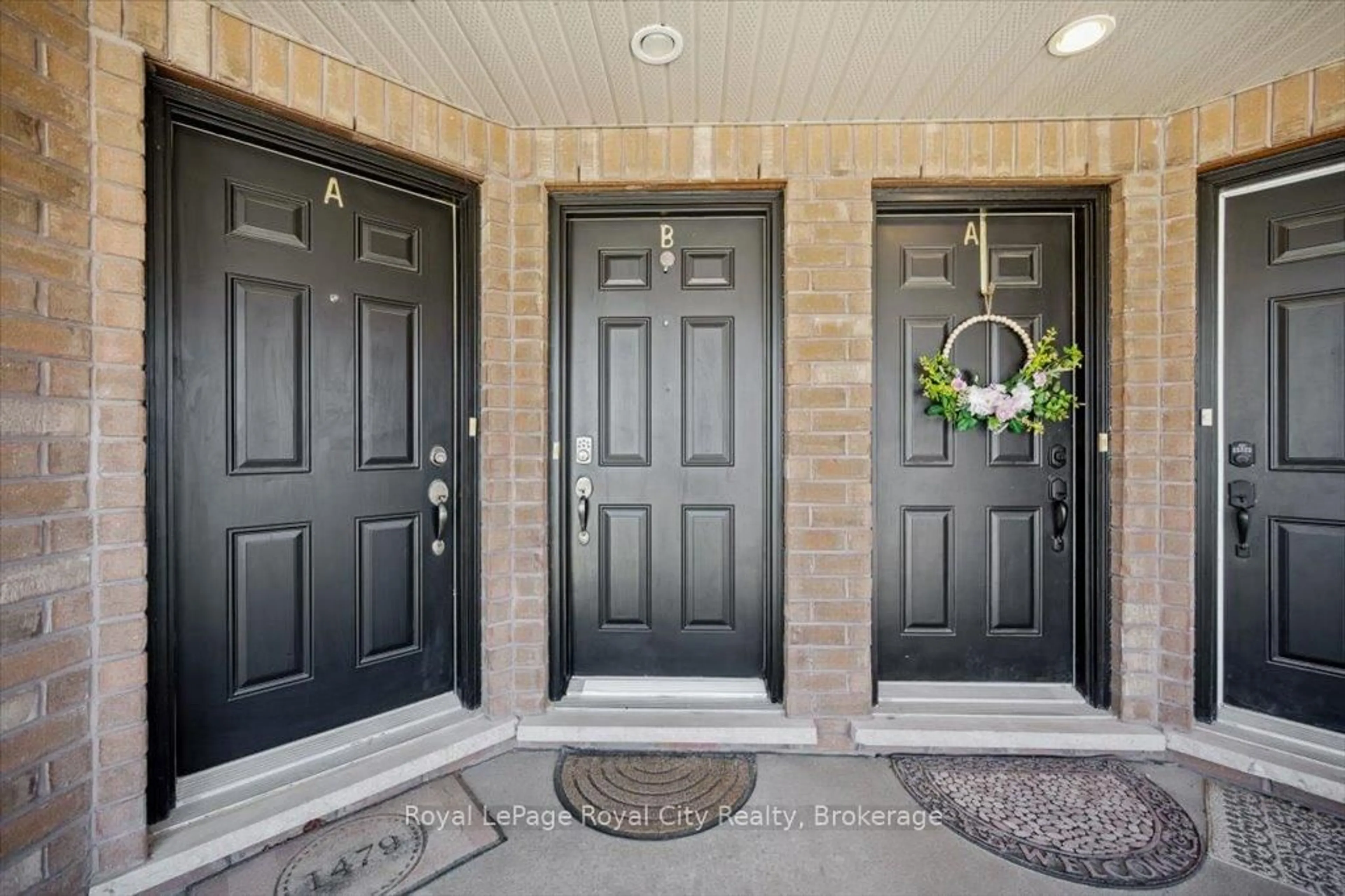 Indoor entryway for 15 Carere Cres #19B, Guelph Ontario N1E 0K4