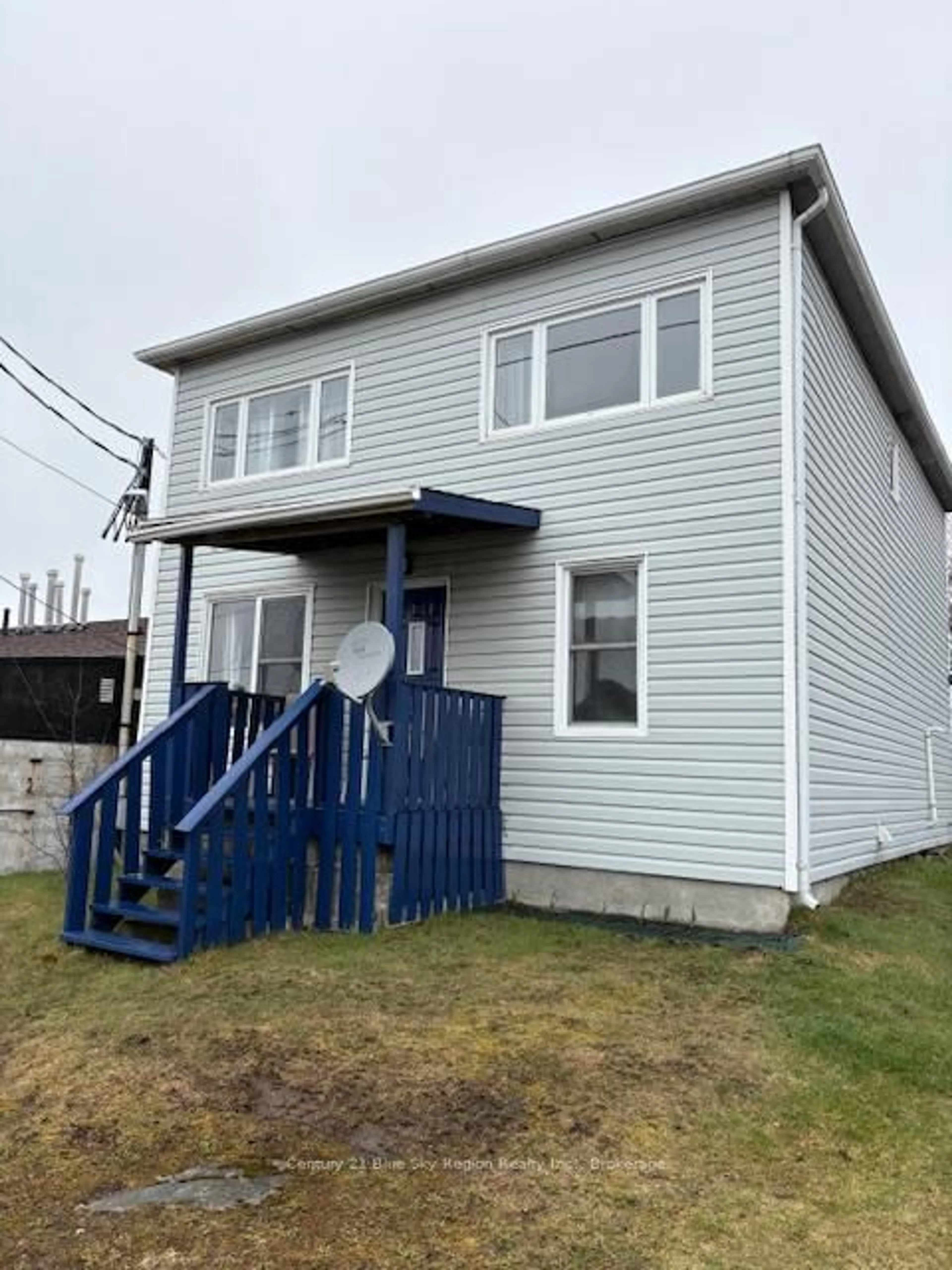 A pic from outside/outdoor area/front of a property/back of a property/a pic from drone, building for 4 Spring Garden Ave, Temagami Ontario P0H 2H0
