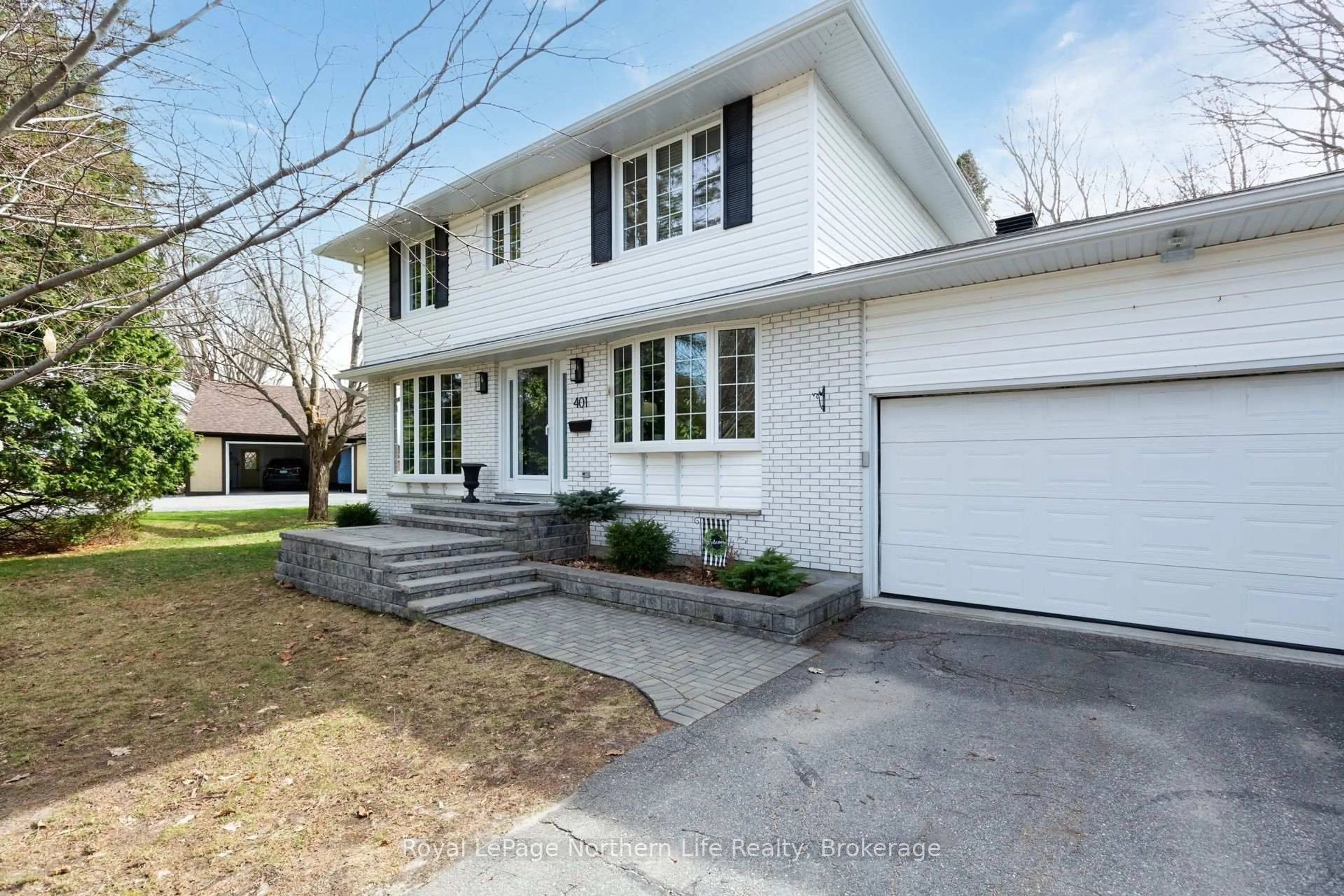 Unknown for 401 Surrey Dr, North Bay Ontario P1C 1E4