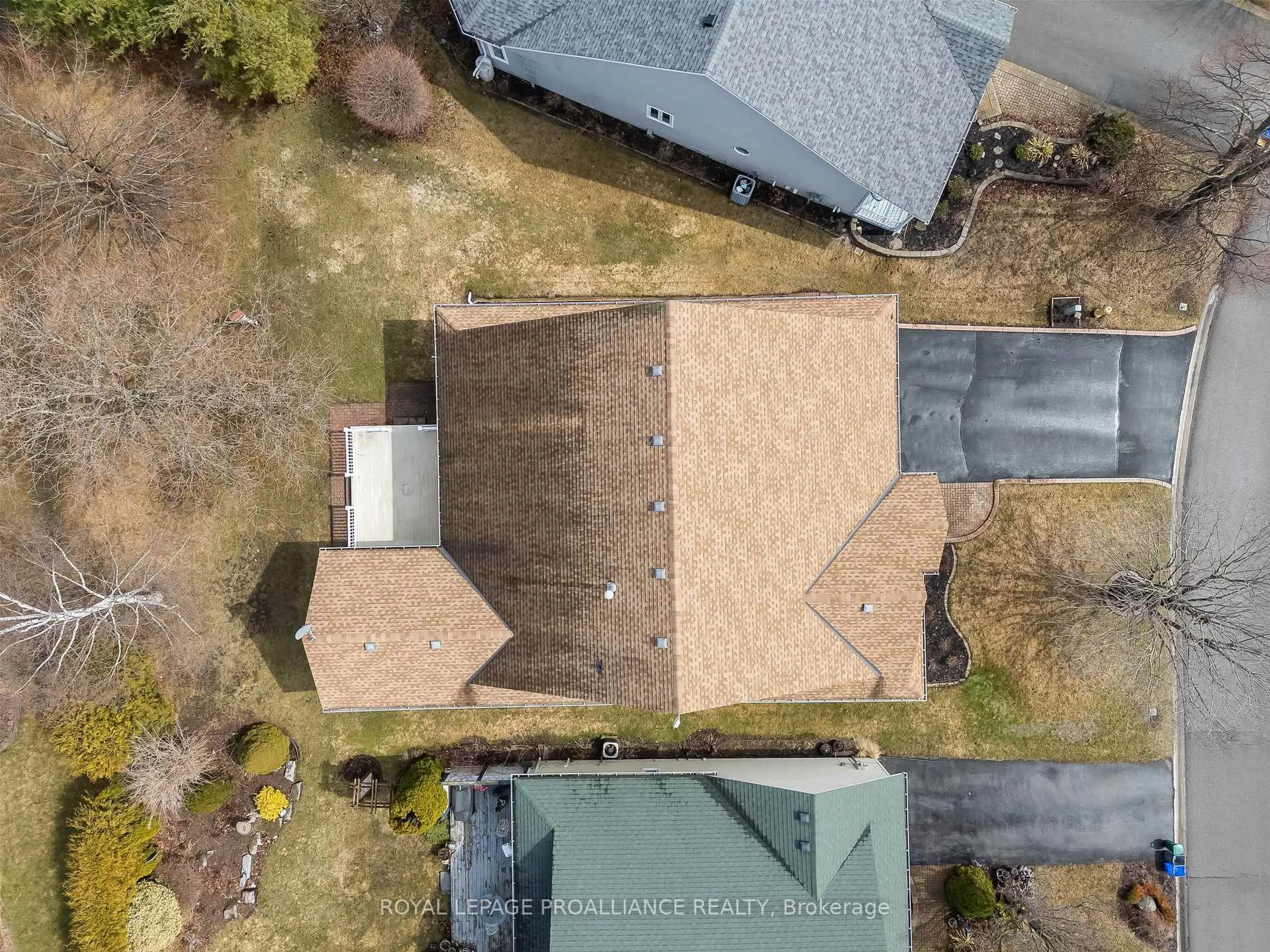 A pic from outside/outdoor area/front of a property/back of a property/a pic from drone, unknown for 16 Sandpiper Way, Brighton Ontario K0K 1H0