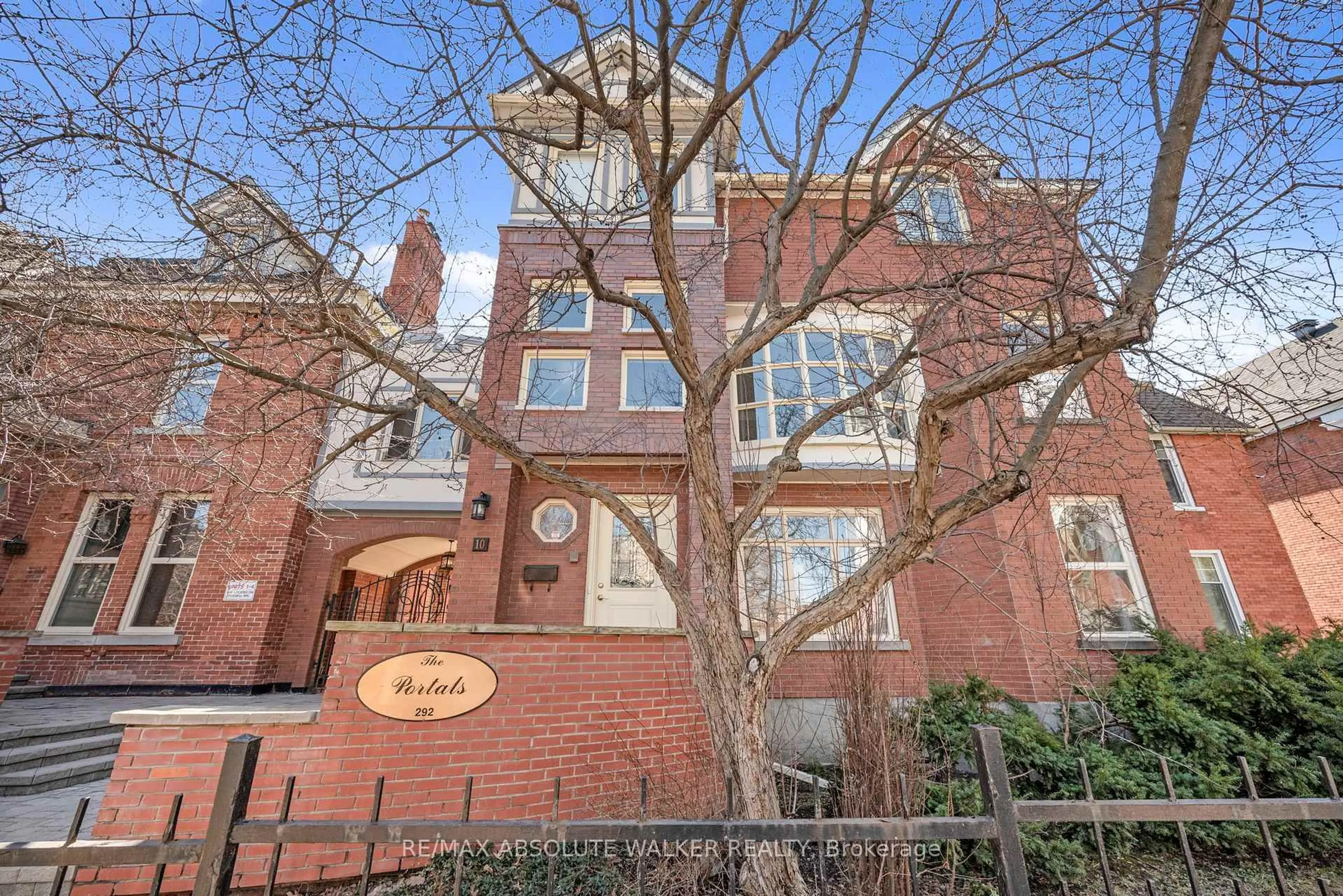 Home with brick exterior material, building for 292 Laurier Ave #10, Ottawa Ontario K1N 6P5
