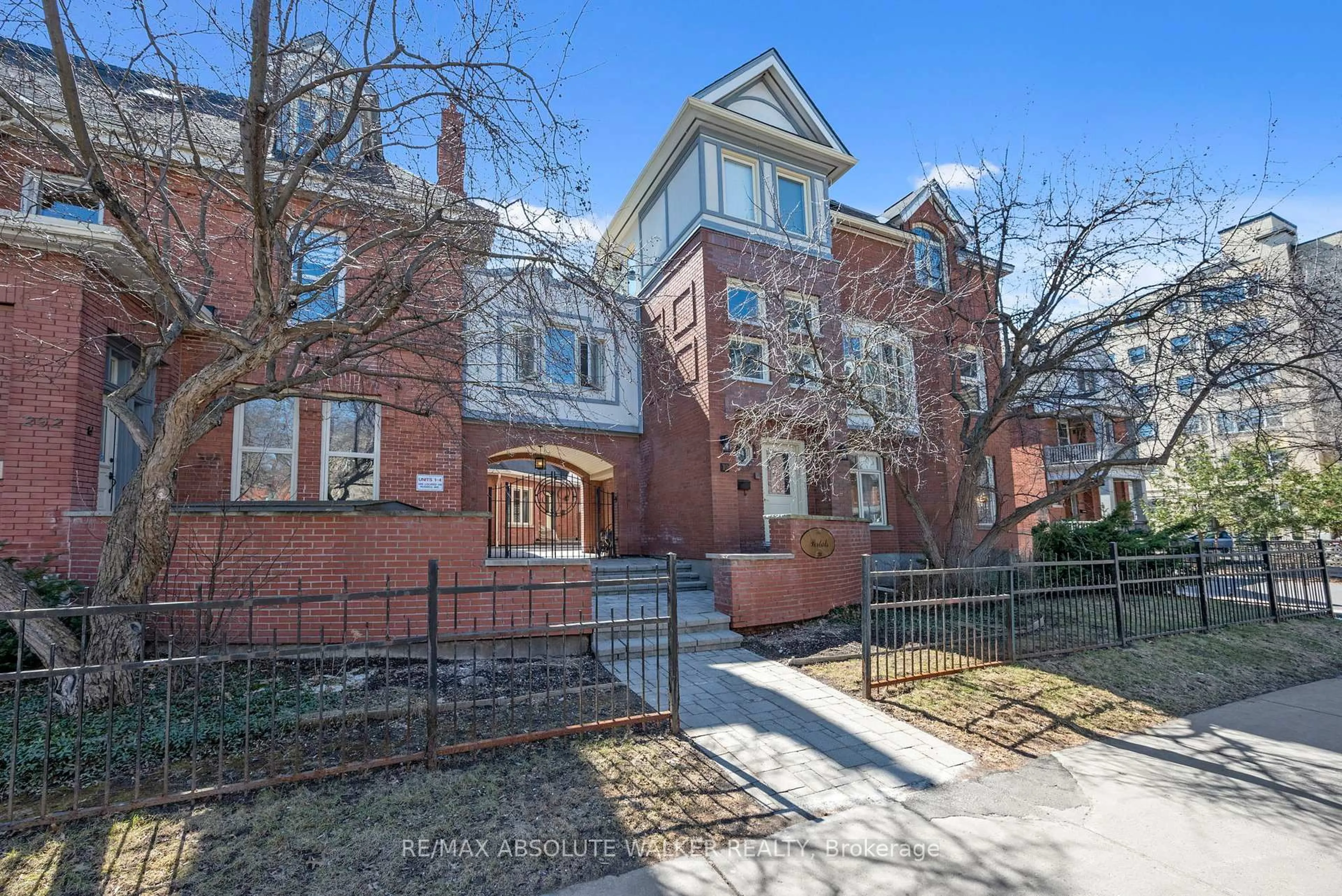 Home with brick exterior material, street for 292 Laurier Ave #10, Ottawa Ontario K1N 6P5