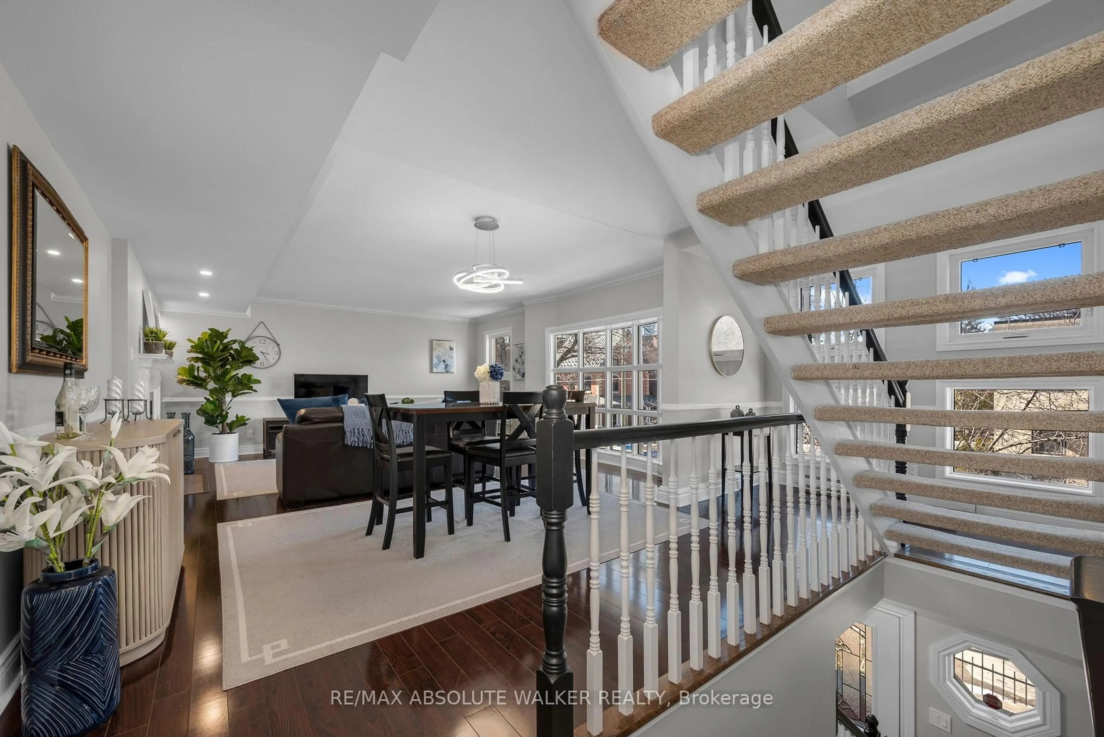 Unknown for 292 Laurier Ave #10, Ottawa Ontario K1N 6P5