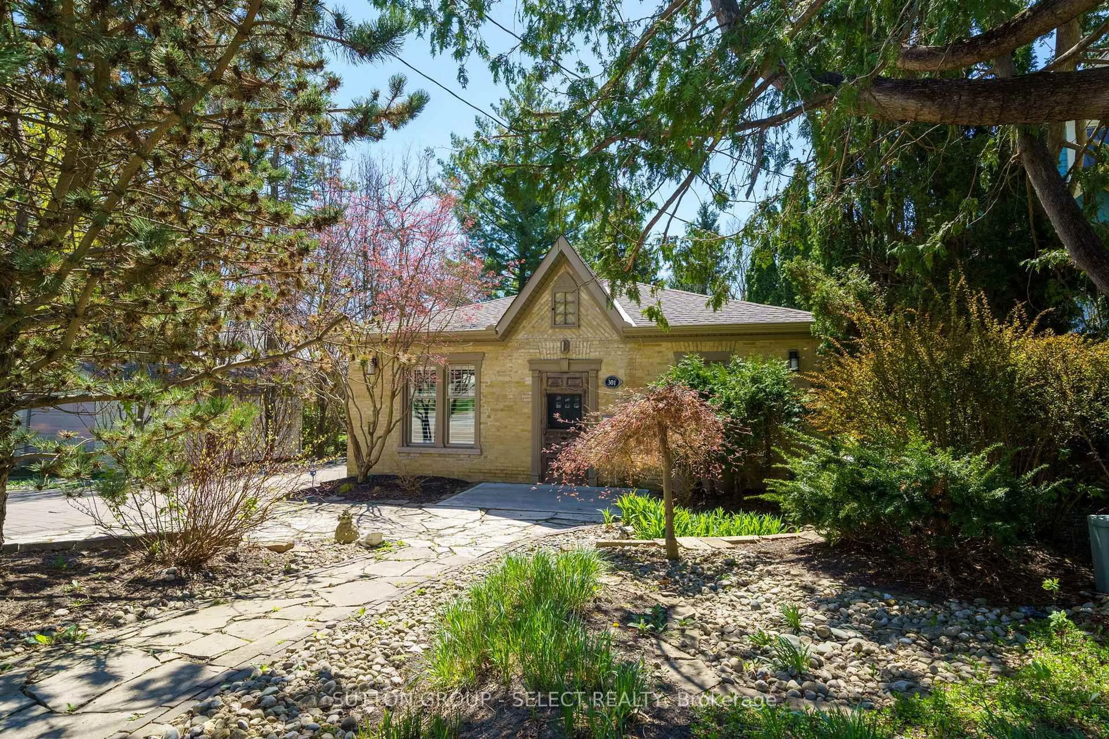 Unknown for 301 Cheapside St, London East Ontario N6A 2A3