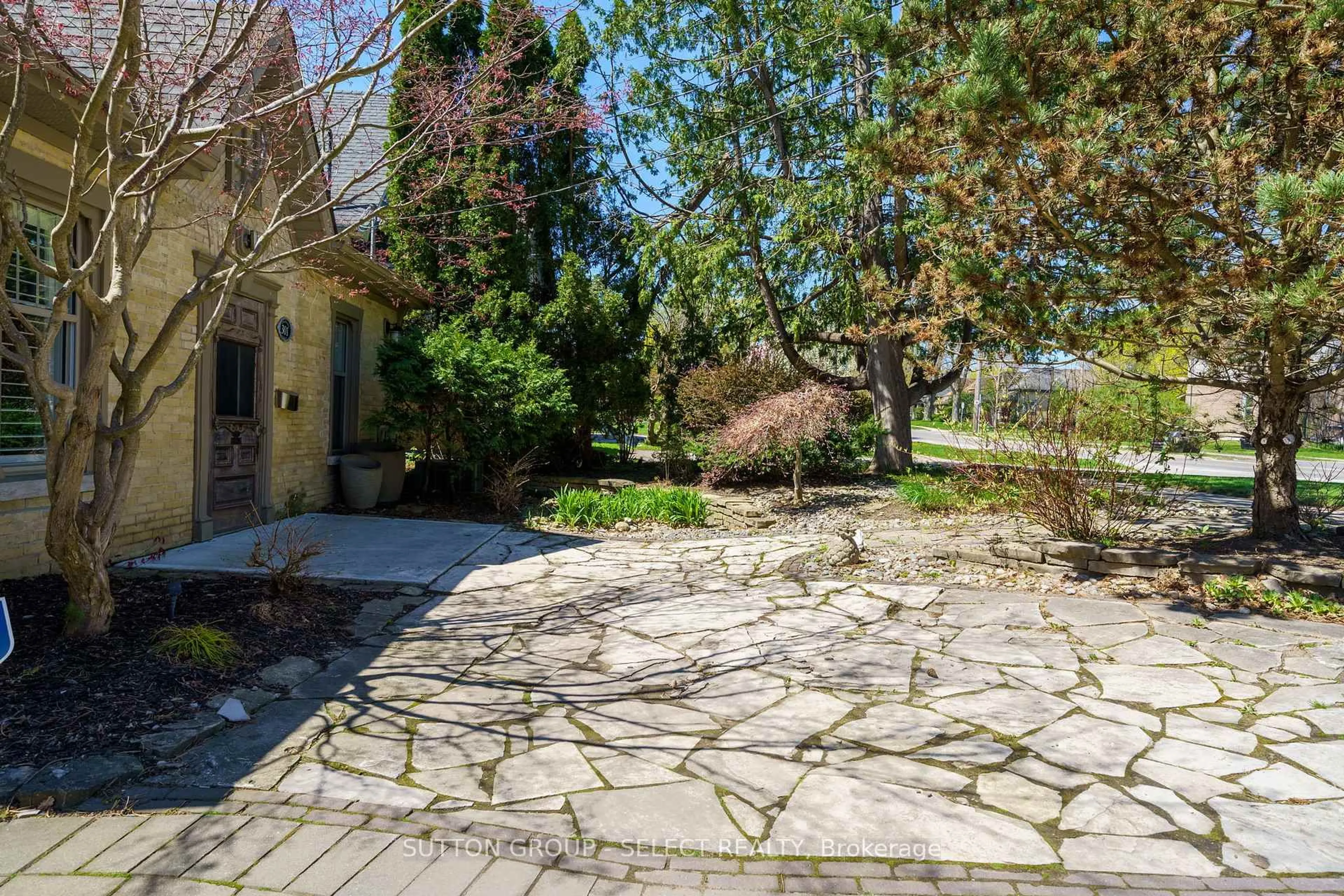 Patio, street for 301 Cheapside St, London East Ontario N6A 2A3