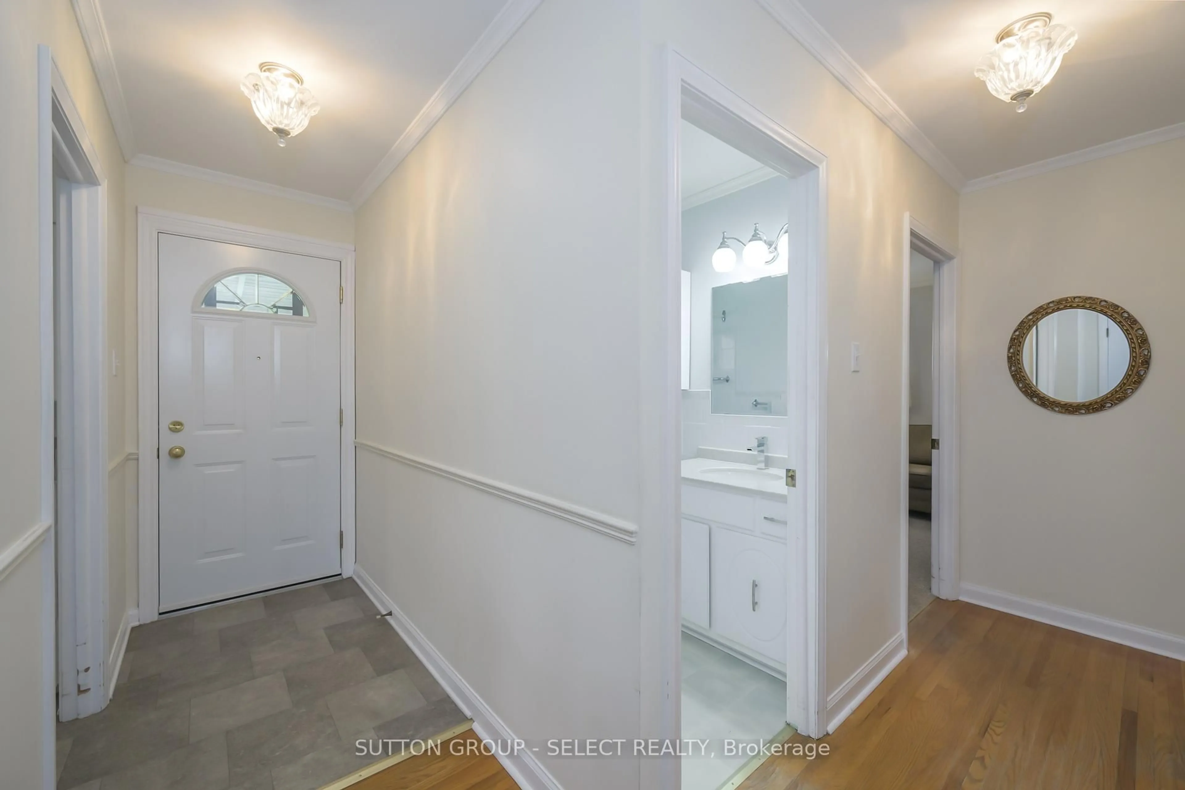 Indoor entryway for 304 BLOXAM Ave, London South Ontario N6J 3K6