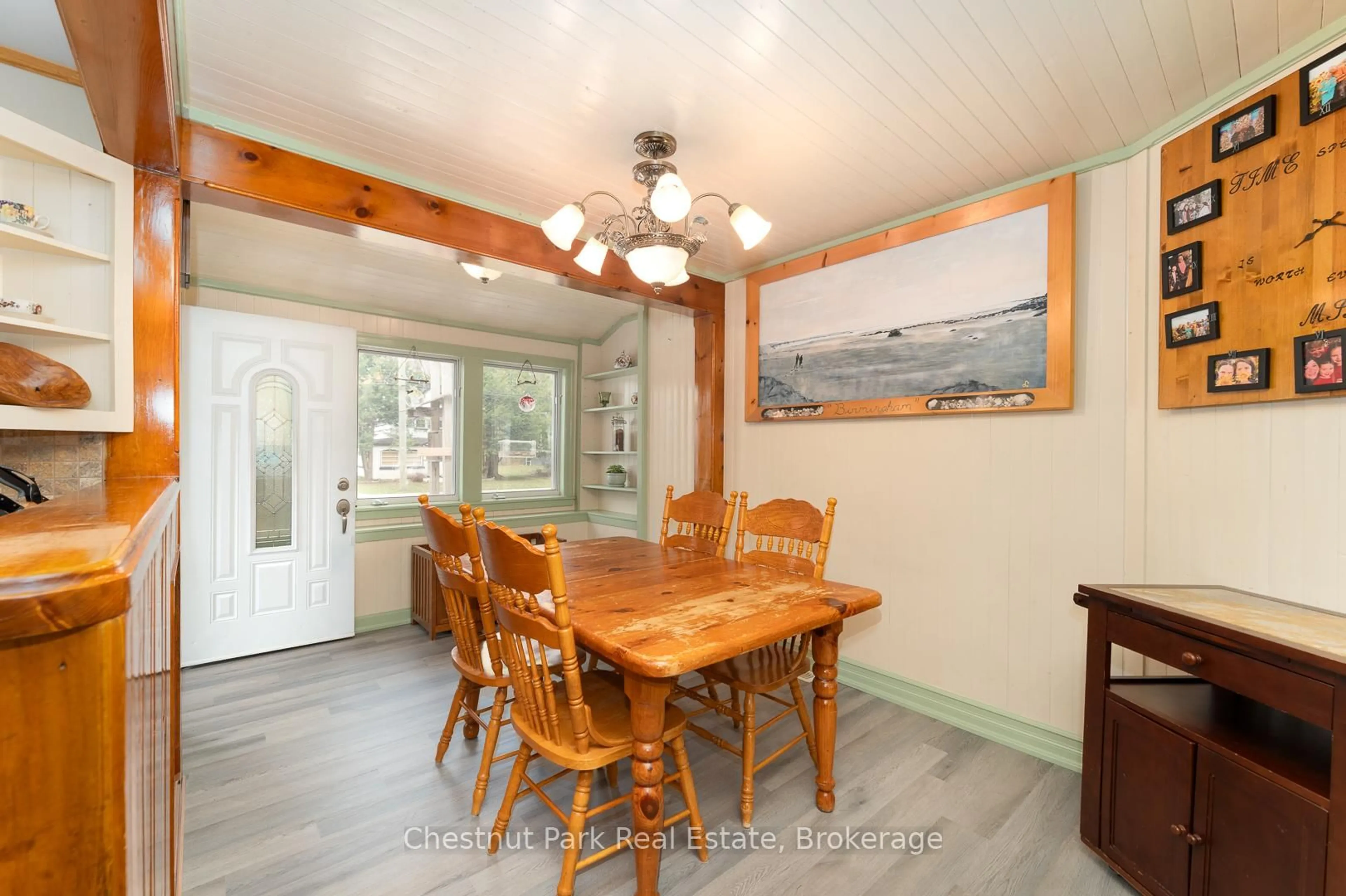 Dining room, wood/laminate floor for 23 EWING St, Bracebridge Ontario P1L 1C7