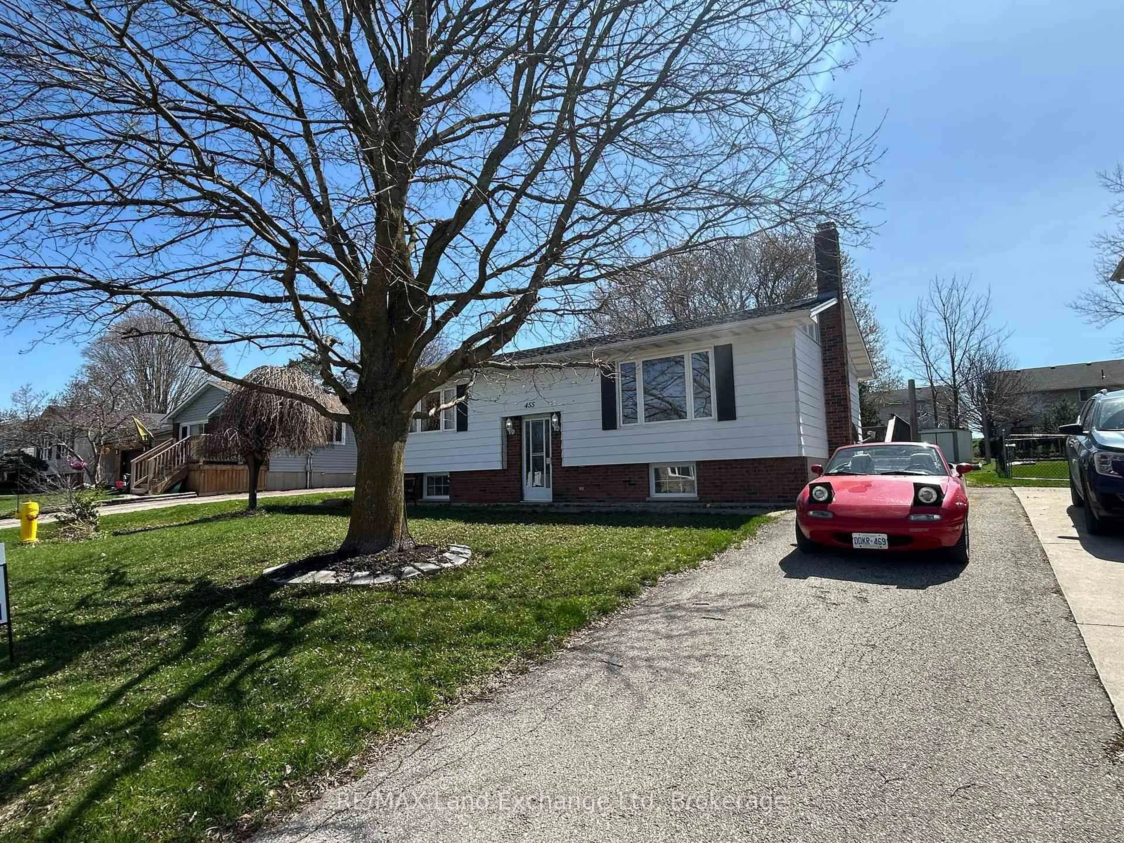 A pic from outside/outdoor area/front of a property/back of a property/a pic from drone, street for 455 Highland Dr, North Huron Ontario N0G 2W0