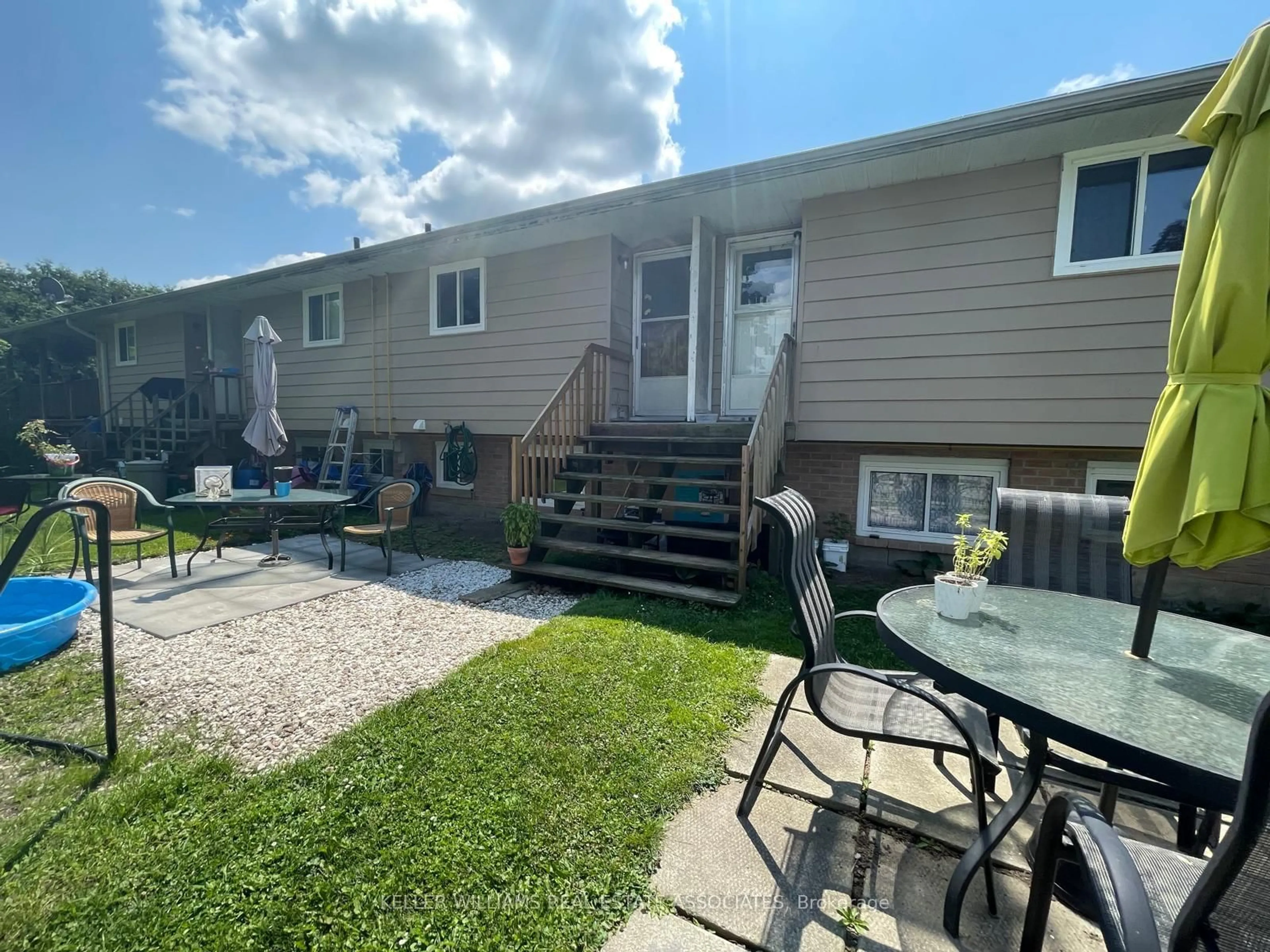 Patio, street for 103 King St, Minto Ontario N0G 1Z0