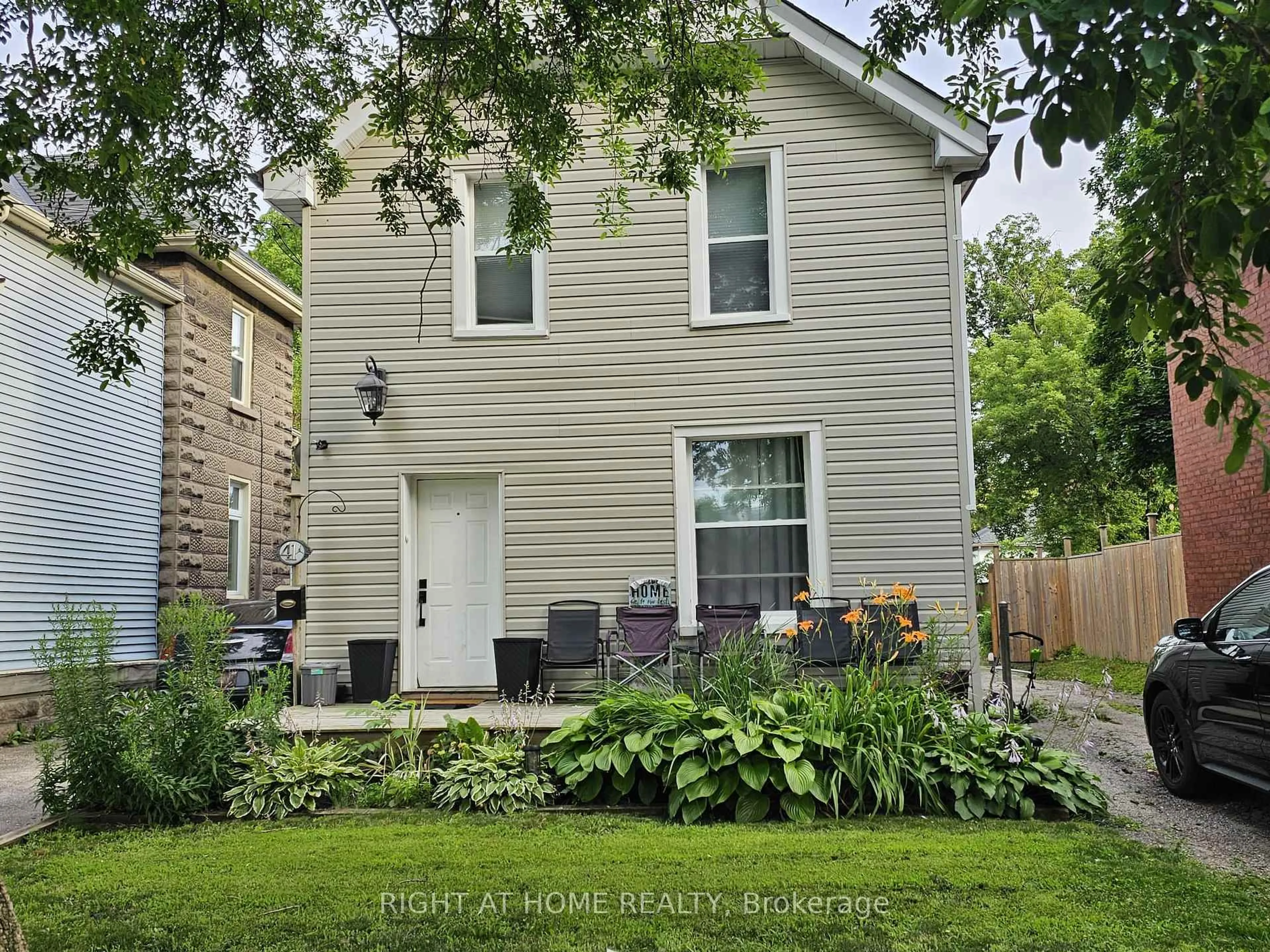 A pic from outside/outdoor area/front of a property/back of a property/a pic from drone, street for 41 Brighton Ave, Brantford Ontario N3S 1V8