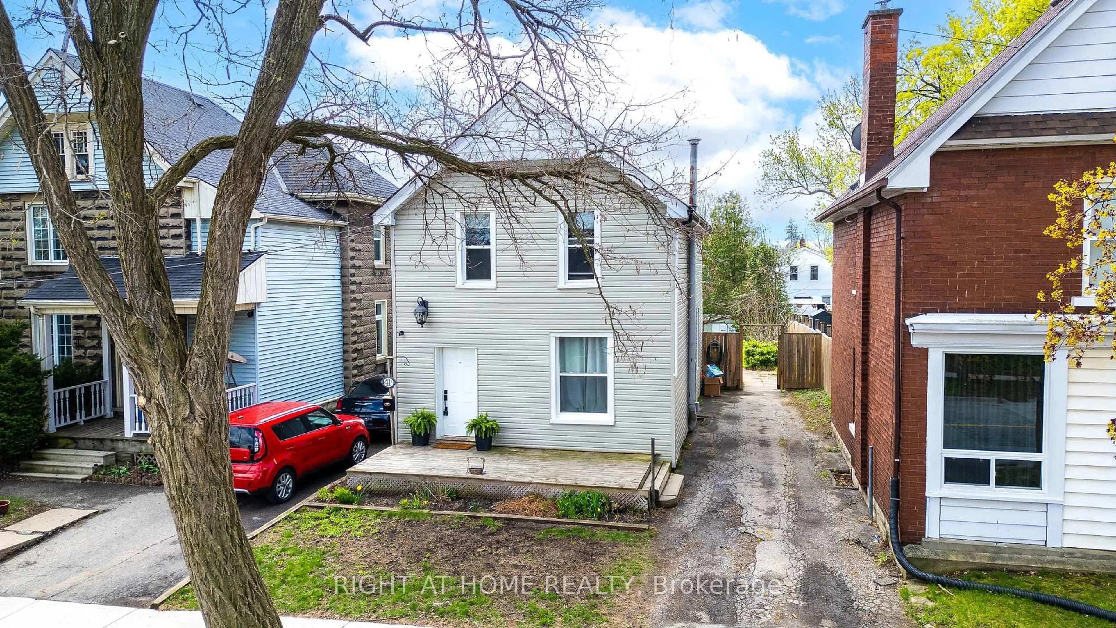 A pic from outside/outdoor area/front of a property/back of a property/a pic from drone, street for 41 Brighton Ave, Brantford Ontario N3S 1V8