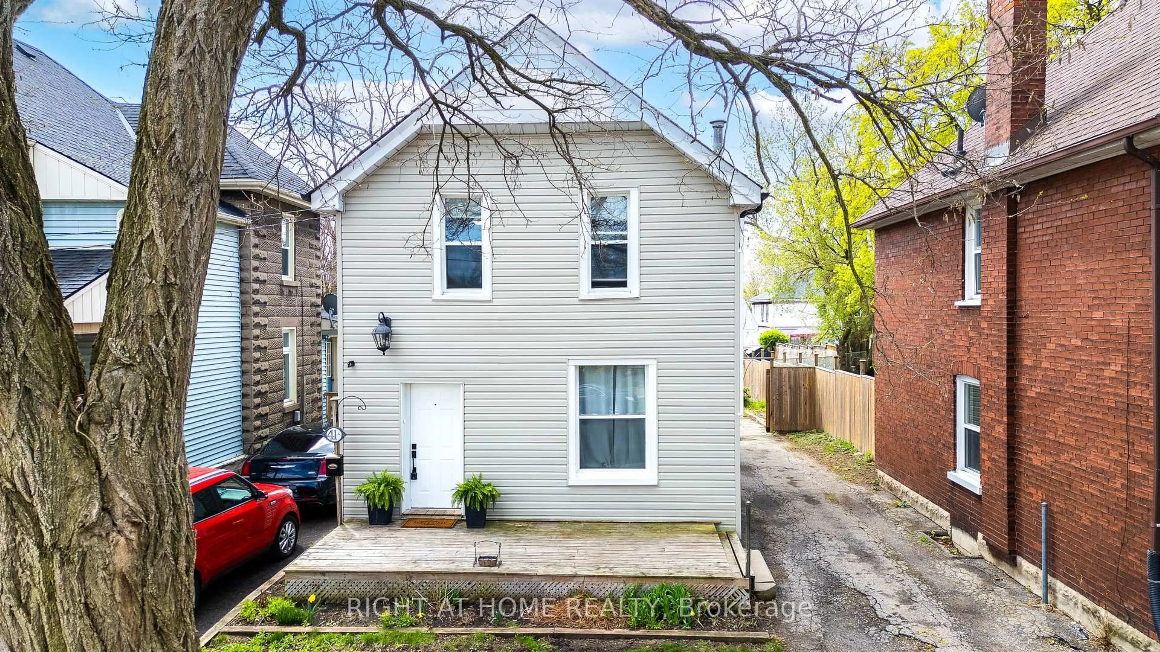 Unknown for 41 Brighton Ave, Brantford Ontario N3S 1V8