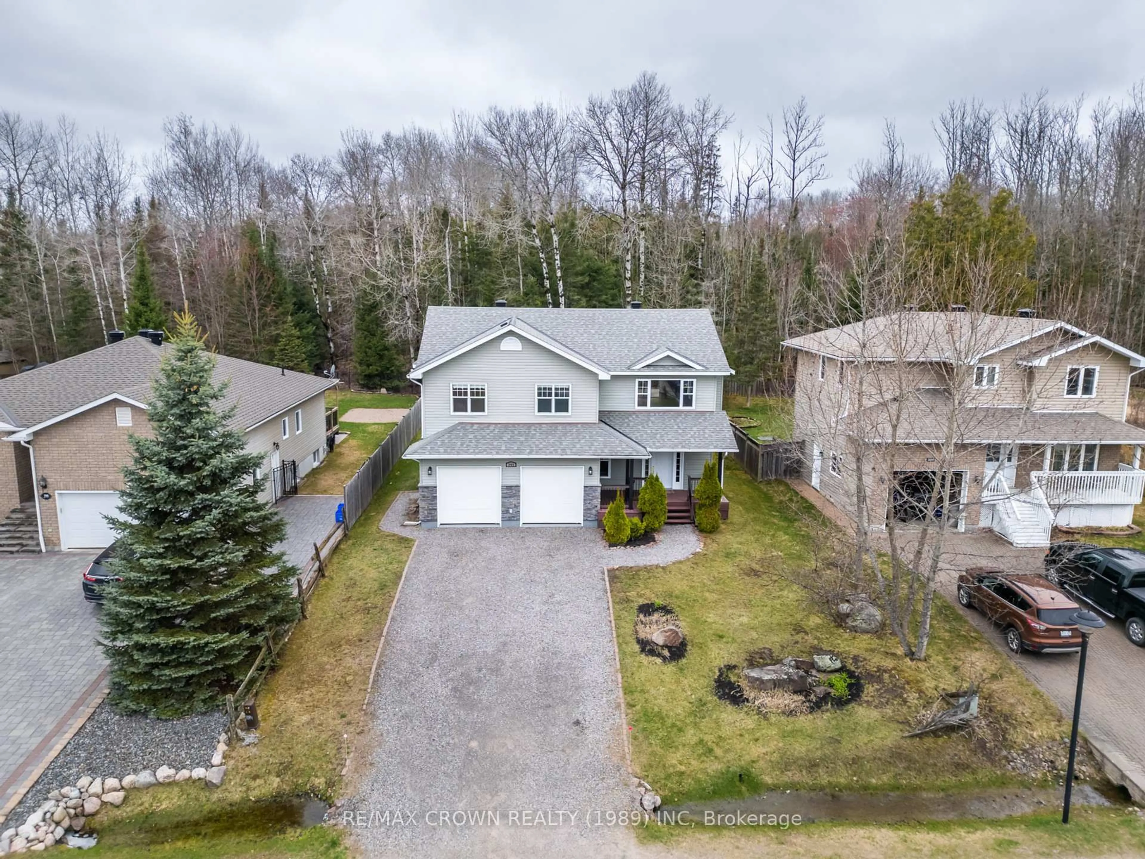 A pic from outside/outdoor area/front of a property/back of a property/a pic from drone, street for 293 Osprey Cres, Callander Ontario P0H 1H0