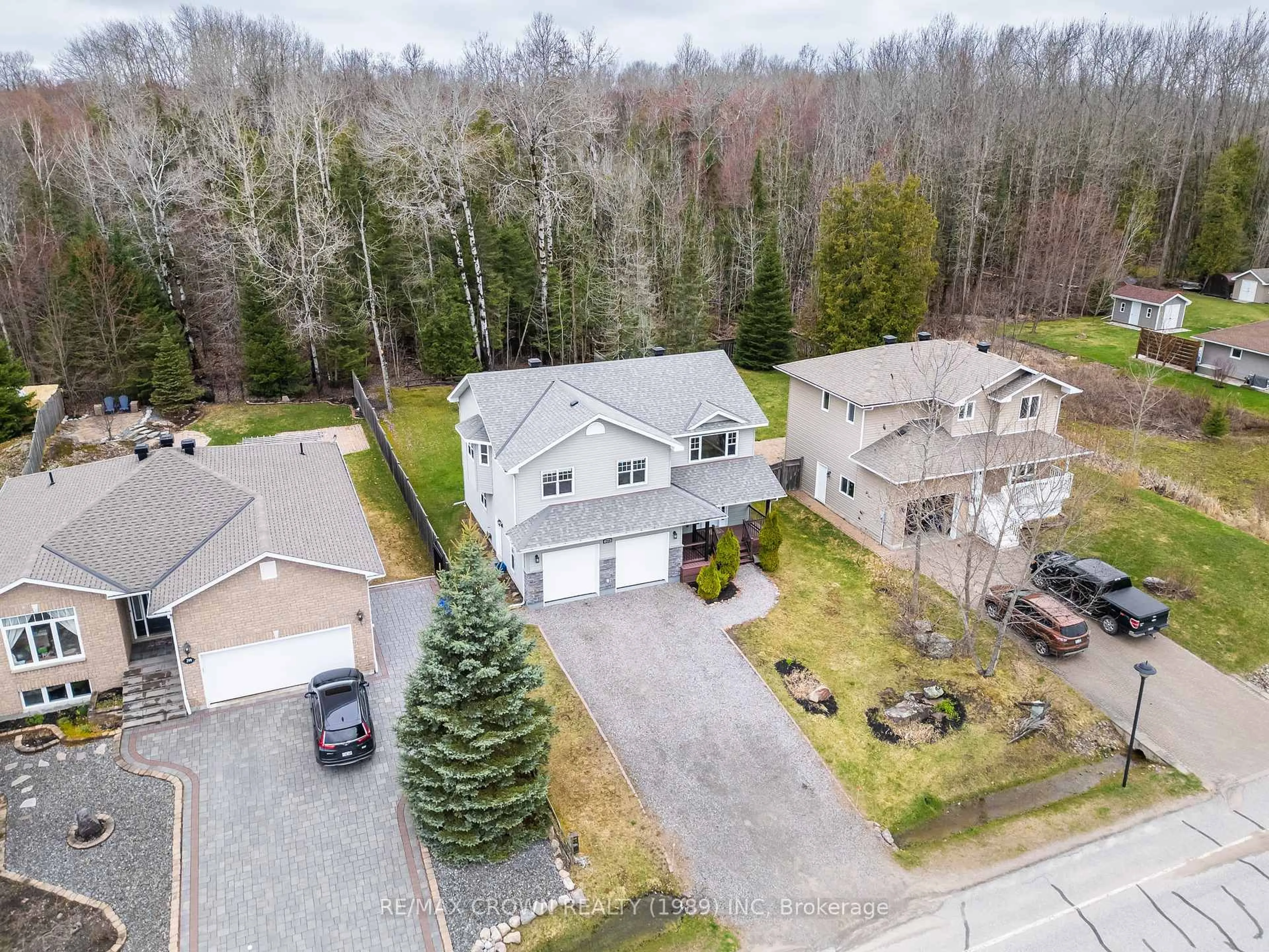 A pic from outside/outdoor area/front of a property/back of a property/a pic from drone, street for 293 Osprey Cres, Callander Ontario P0H 1H0