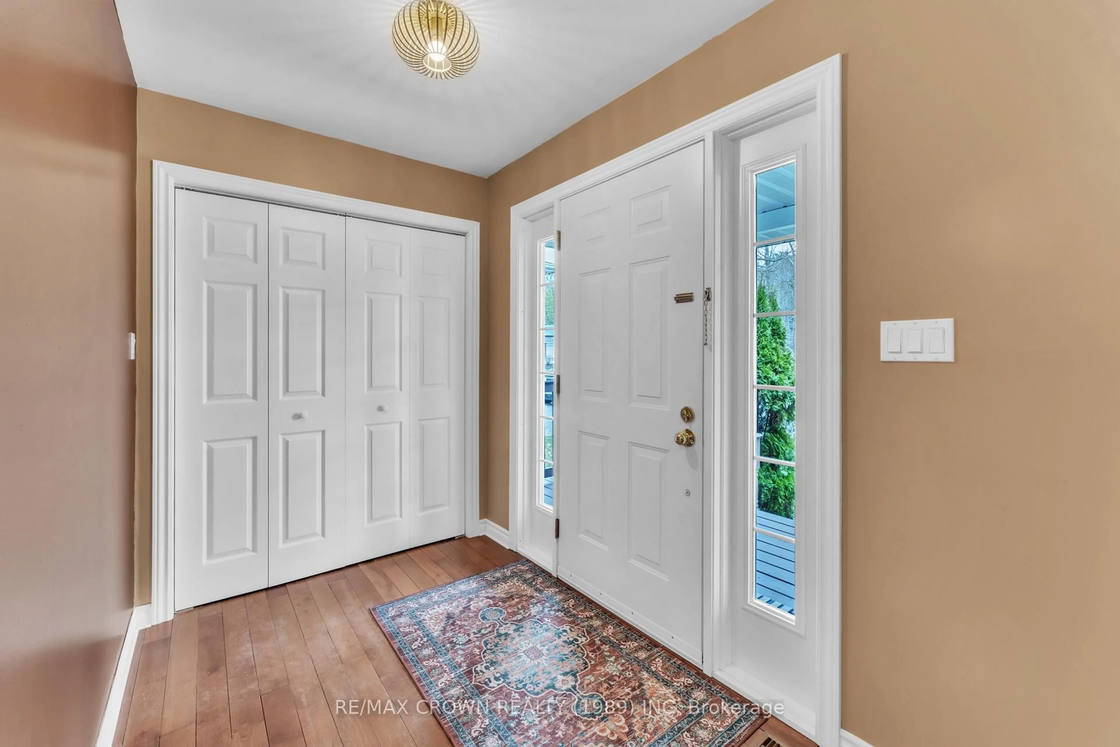 Indoor entryway for 293 Osprey Cres, Callander Ontario P0H 1H0