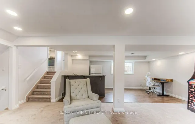 Additional property image - 111 Martinglen Cres