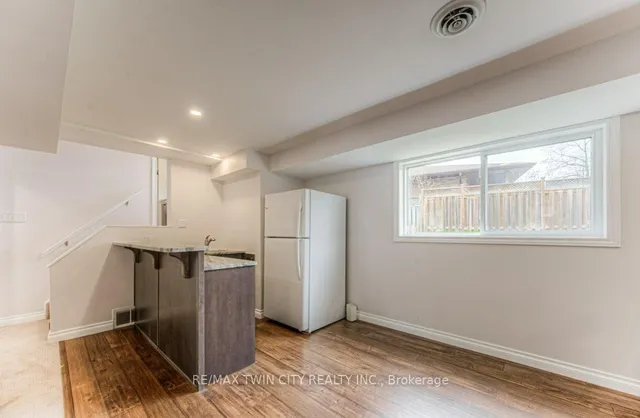 Additional property image - 111 Martinglen Cres
