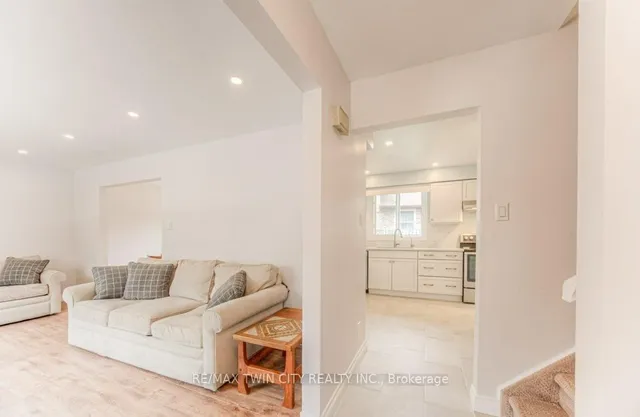 Additional property image - 111 Martinglen Cres
