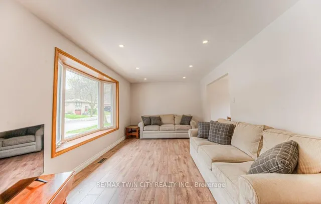 Additional property image - 111 Martinglen Cres