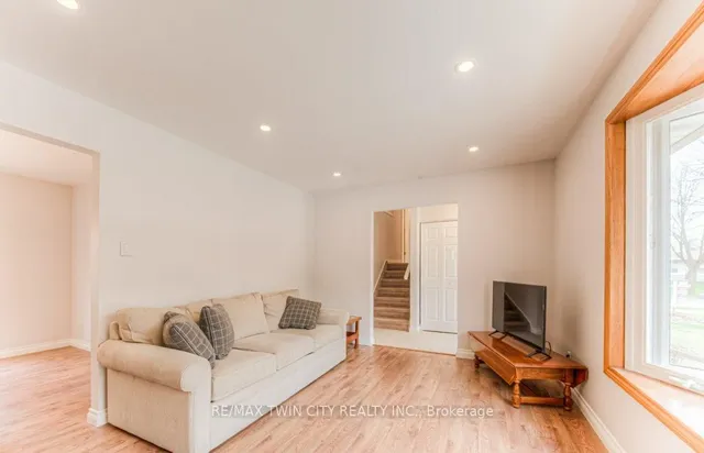 Additional property image - 111 Martinglen Cres