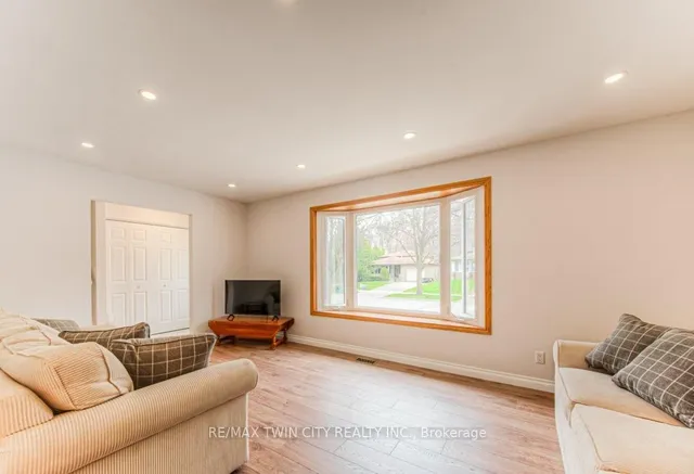 Additional property image - 111 Martinglen Cres