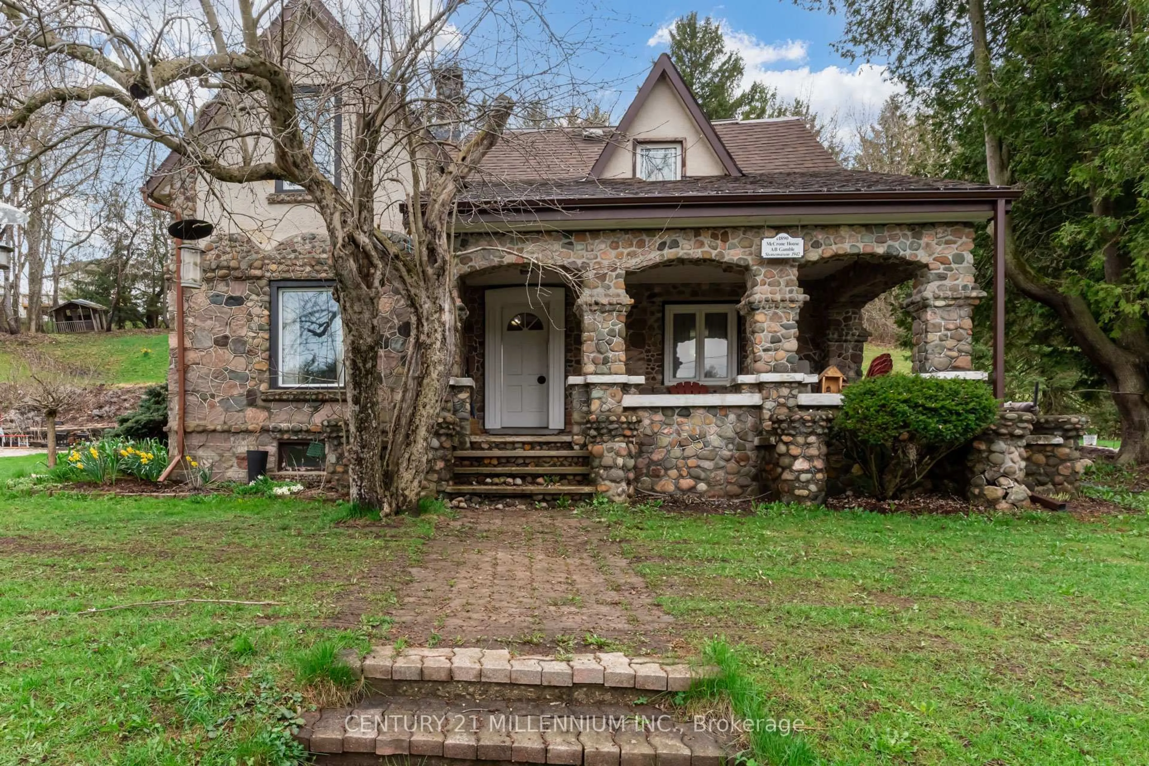 Home with brick exterior material, street for 122 Water St, East Luther Grand Valley Ontario L9W 5X5