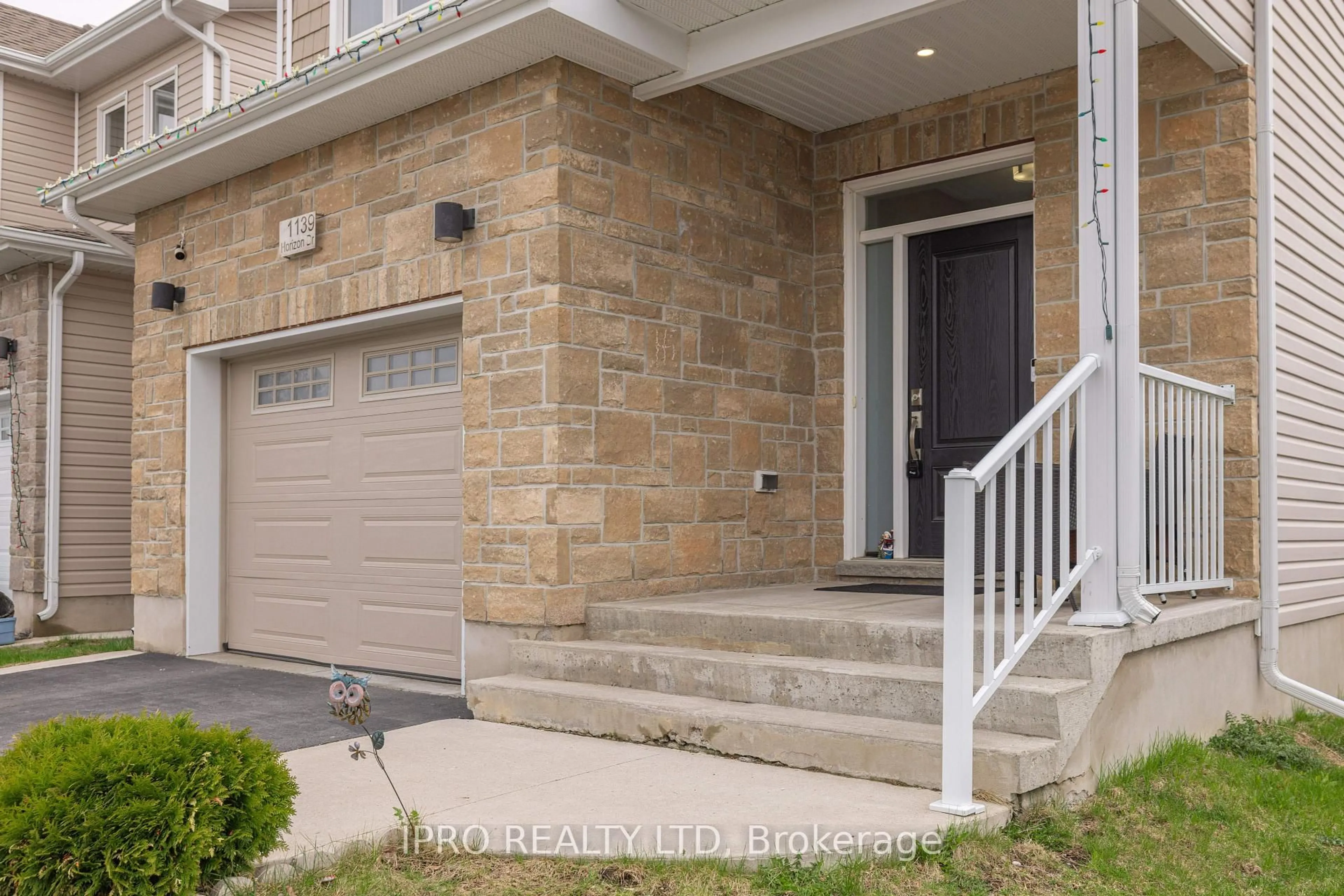 Indoor entryway for 1139 Horizon Dr, Kingston Ontario K7P 0M3