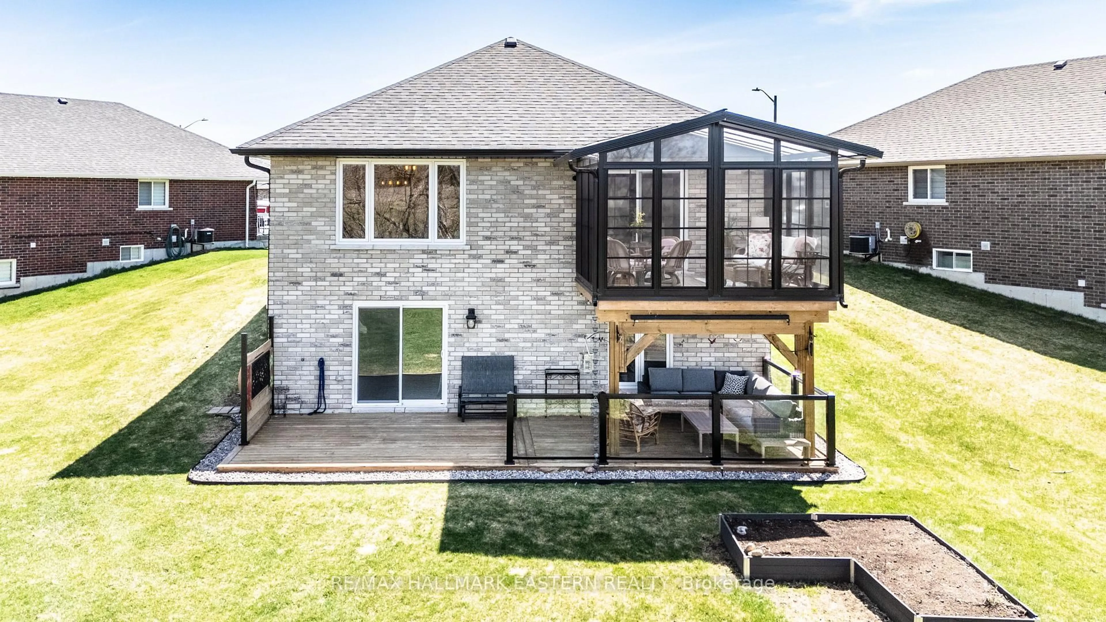 Home with brick exterior material, unknown for 35 Keeler Crt, Asphodel-Norwood Ontario K0L 2V0