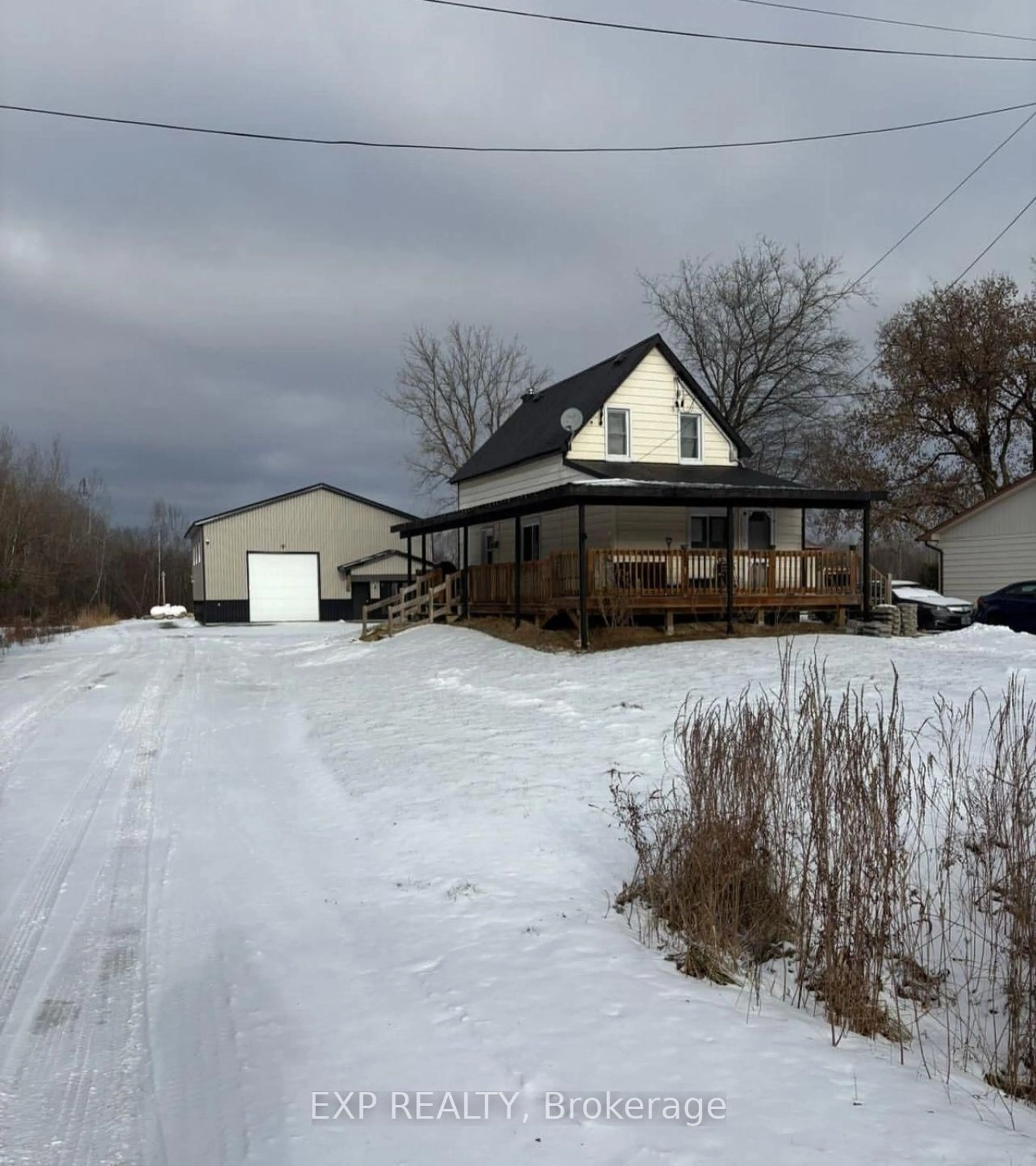 A pic from outside/outdoor area/front of a property/back of a property/a pic from drone, street for 5601 Thunder Rd, Carlsbad Springs Ontario K0A 1K0