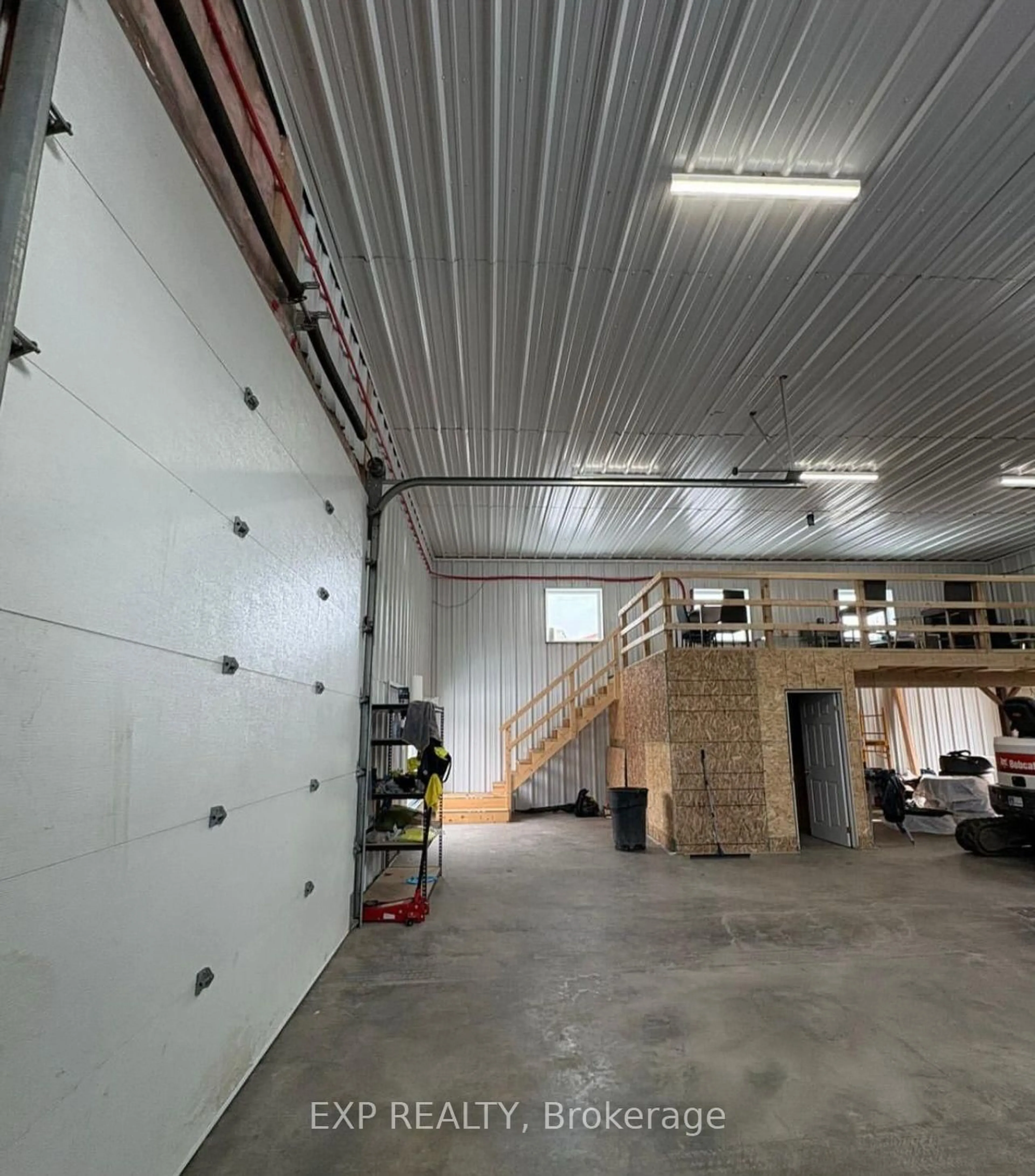Indoor garage for 5601 Thunder Rd, Carlsbad Springs Ontario K0A 1K0