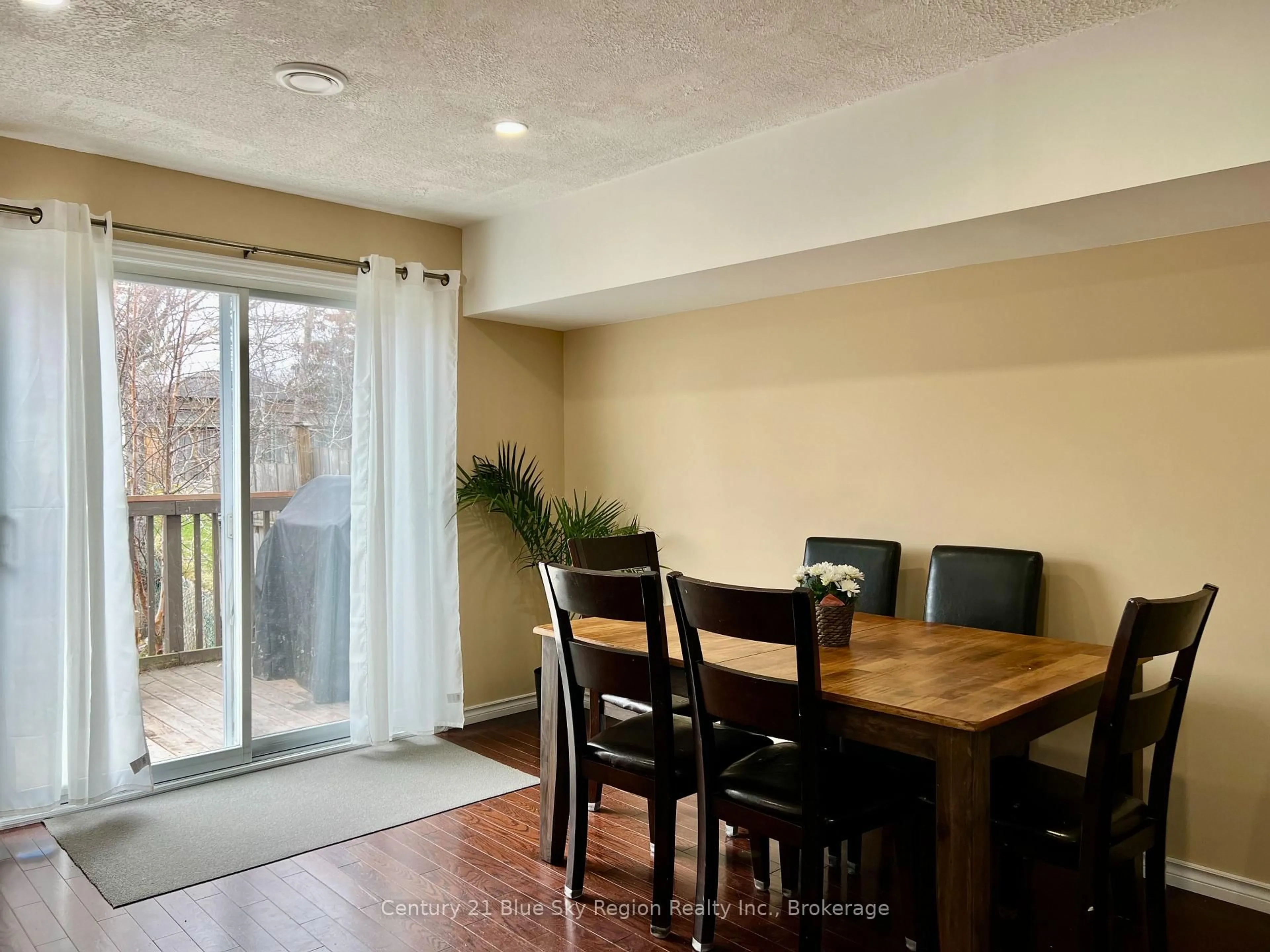 Dining room, wood/laminate floor for 23 Blair St, North Bay Ontario P1A 3V9