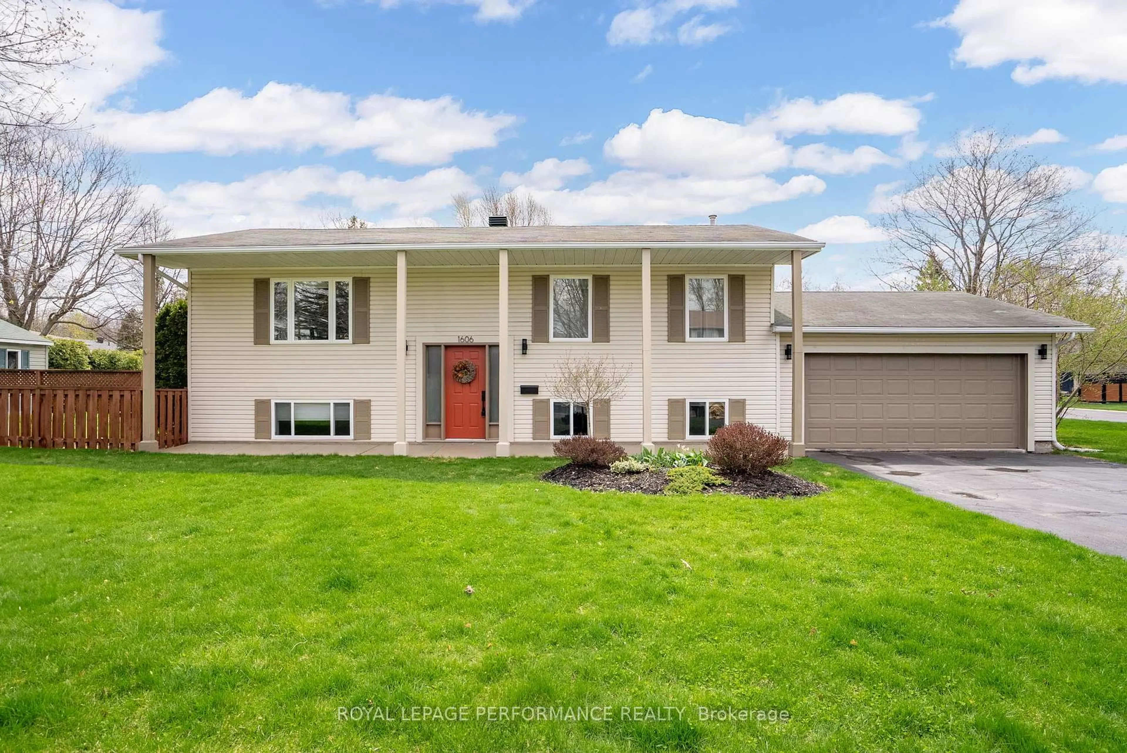 Home with vinyl exterior material, street for 1606 Blakely Dr, Cornwall Ontario K6J 5K2