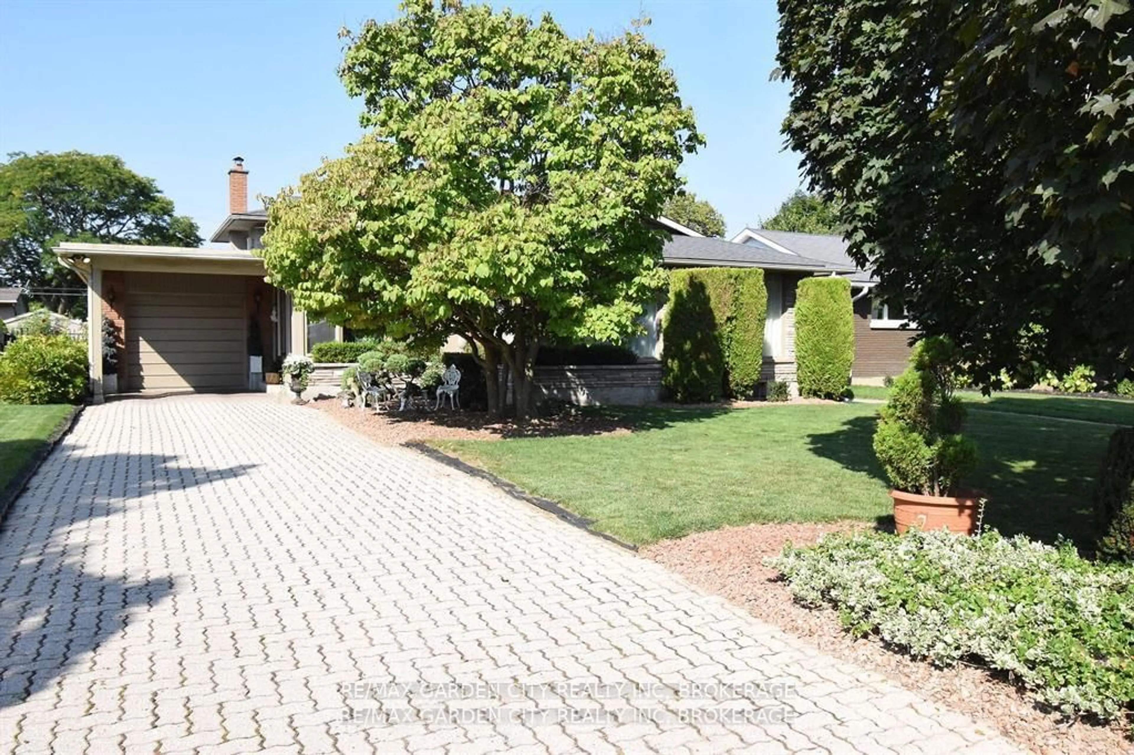 Unknown for 7 Clement Pl, St. Catharines Ontario L2S 2J8
