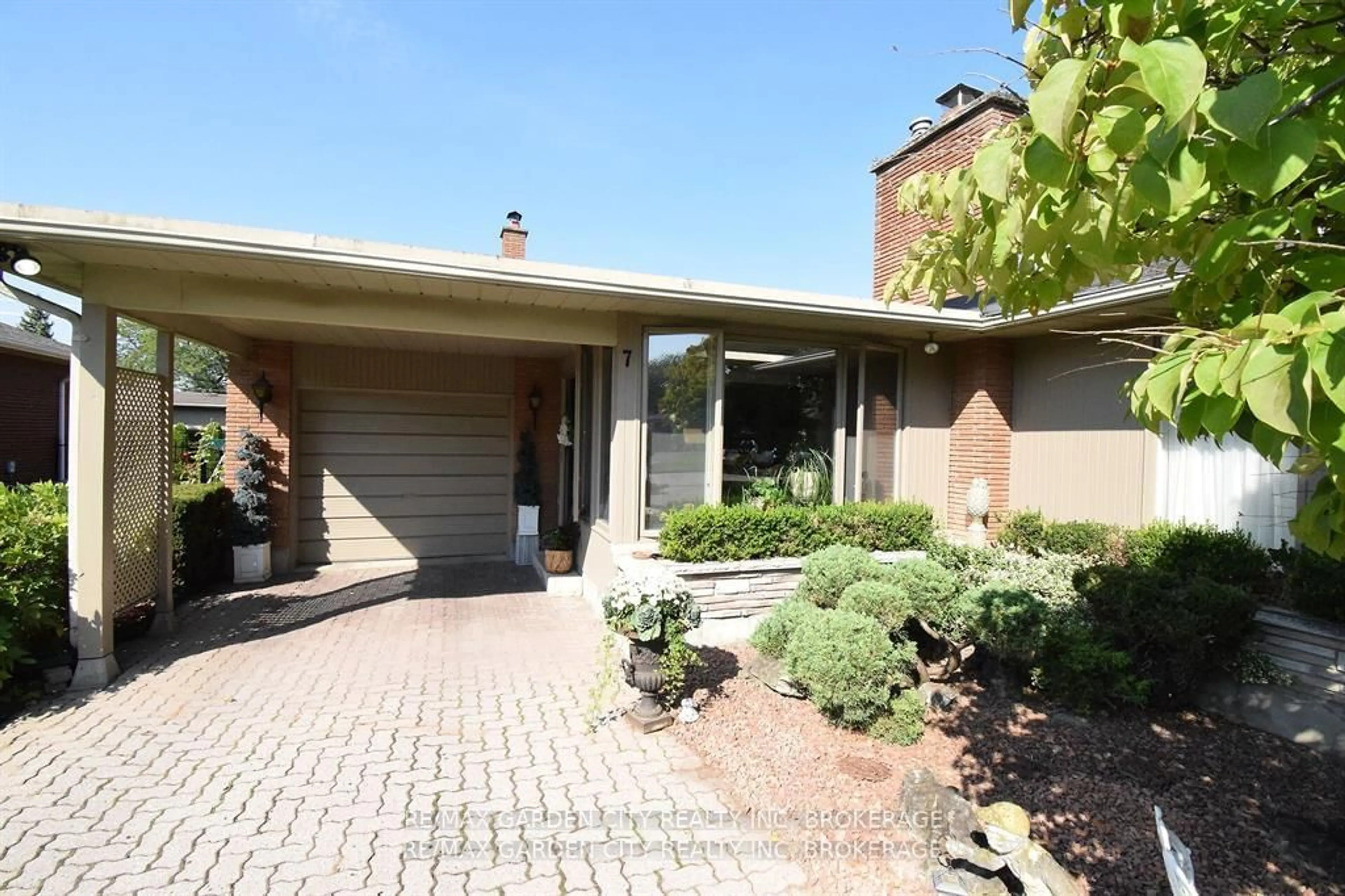 Home with brick exterior material, street for 7 Clement Pl, St. Catharines Ontario L2S 2J8