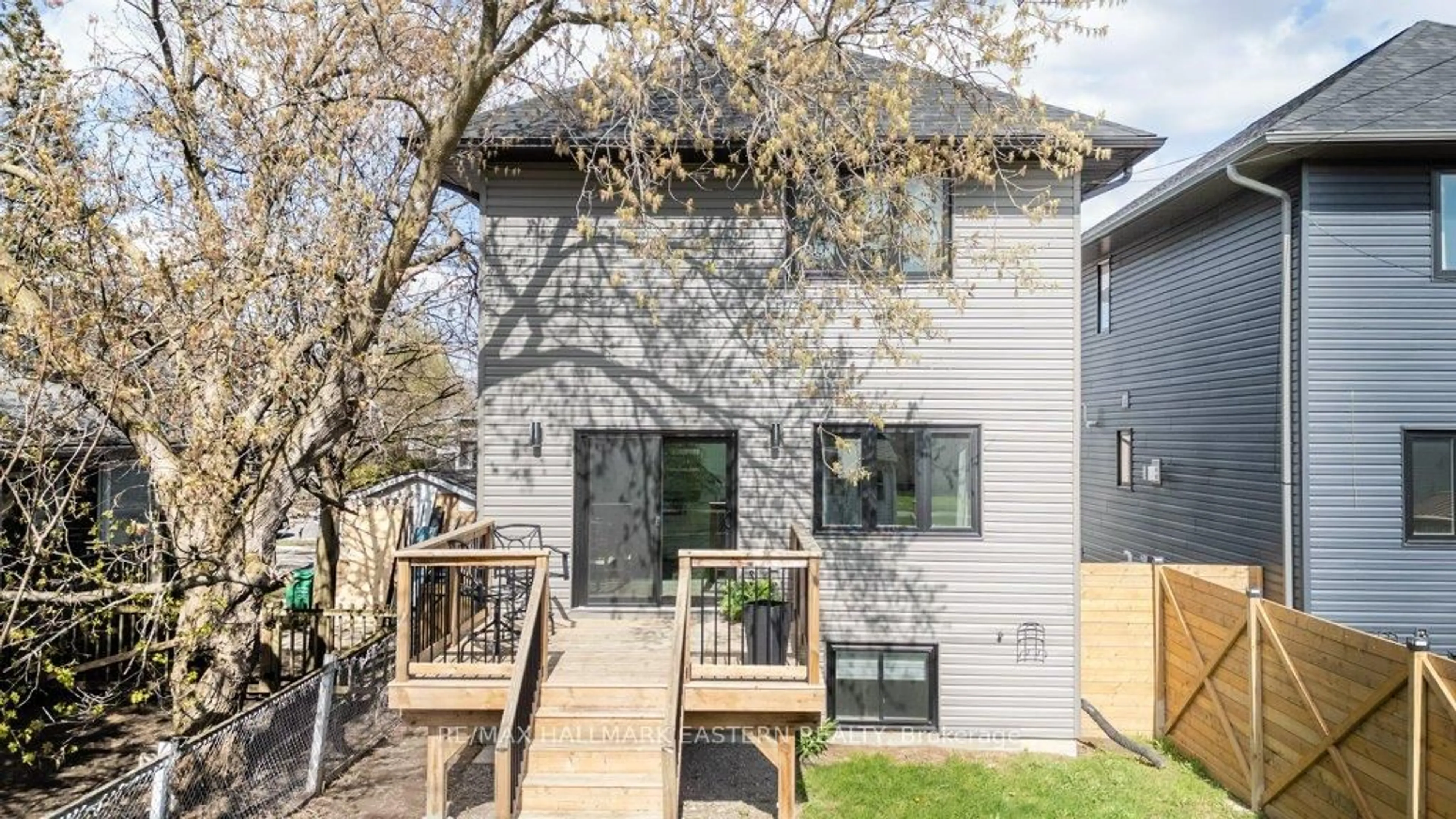 Unknown for 735 Jane St, Peterborough South Ontario K9J 3A7