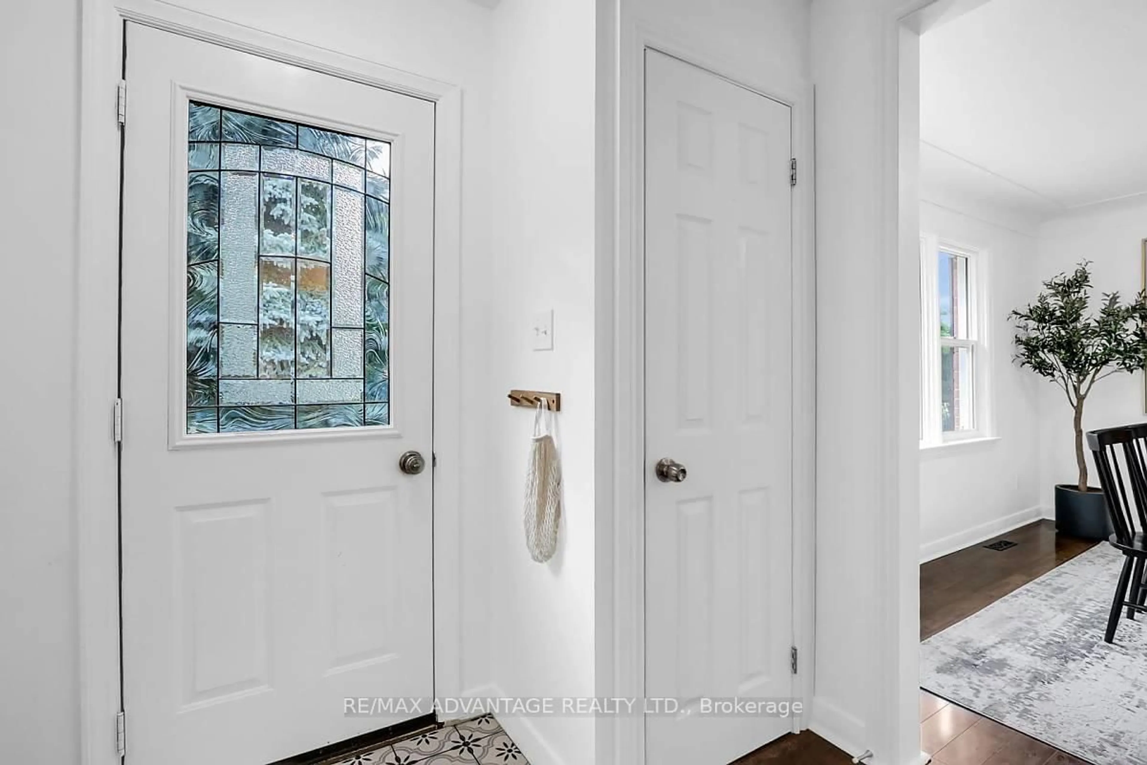 Indoor entryway for 24 Graham Cres, London East Ontario N5W 4L8