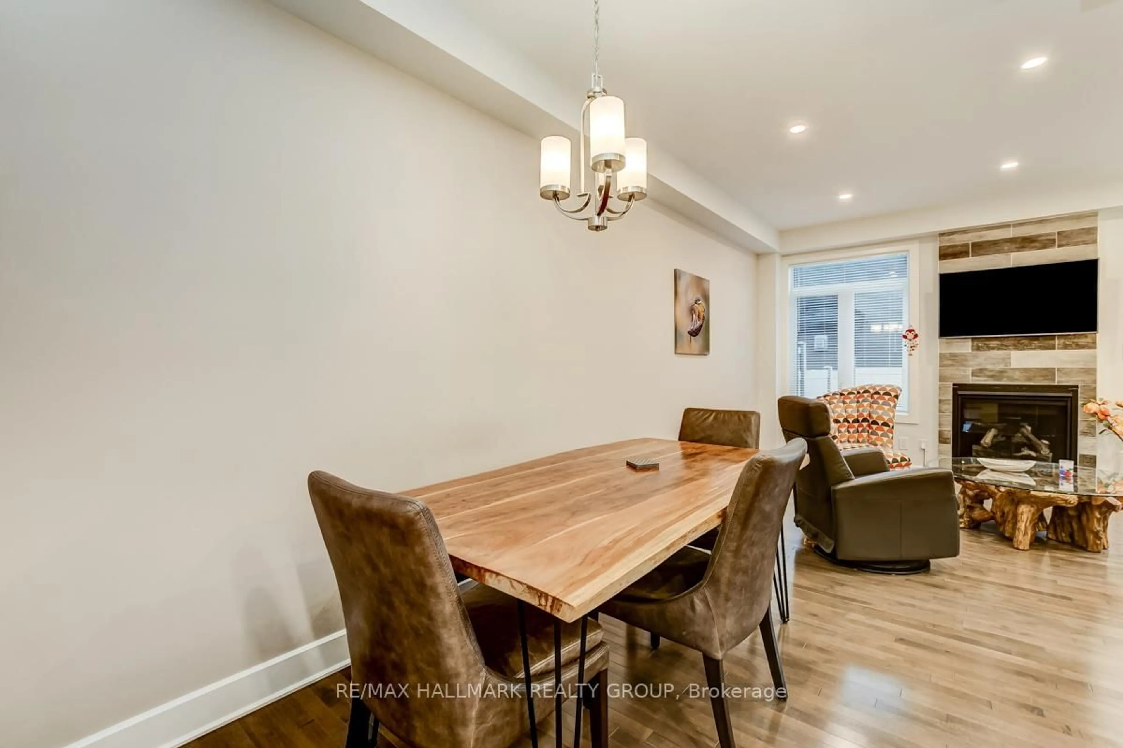 Dining room, wood/laminate floor for 1006 Shefford Rd, Ottawa Ontario K1J 6X5
