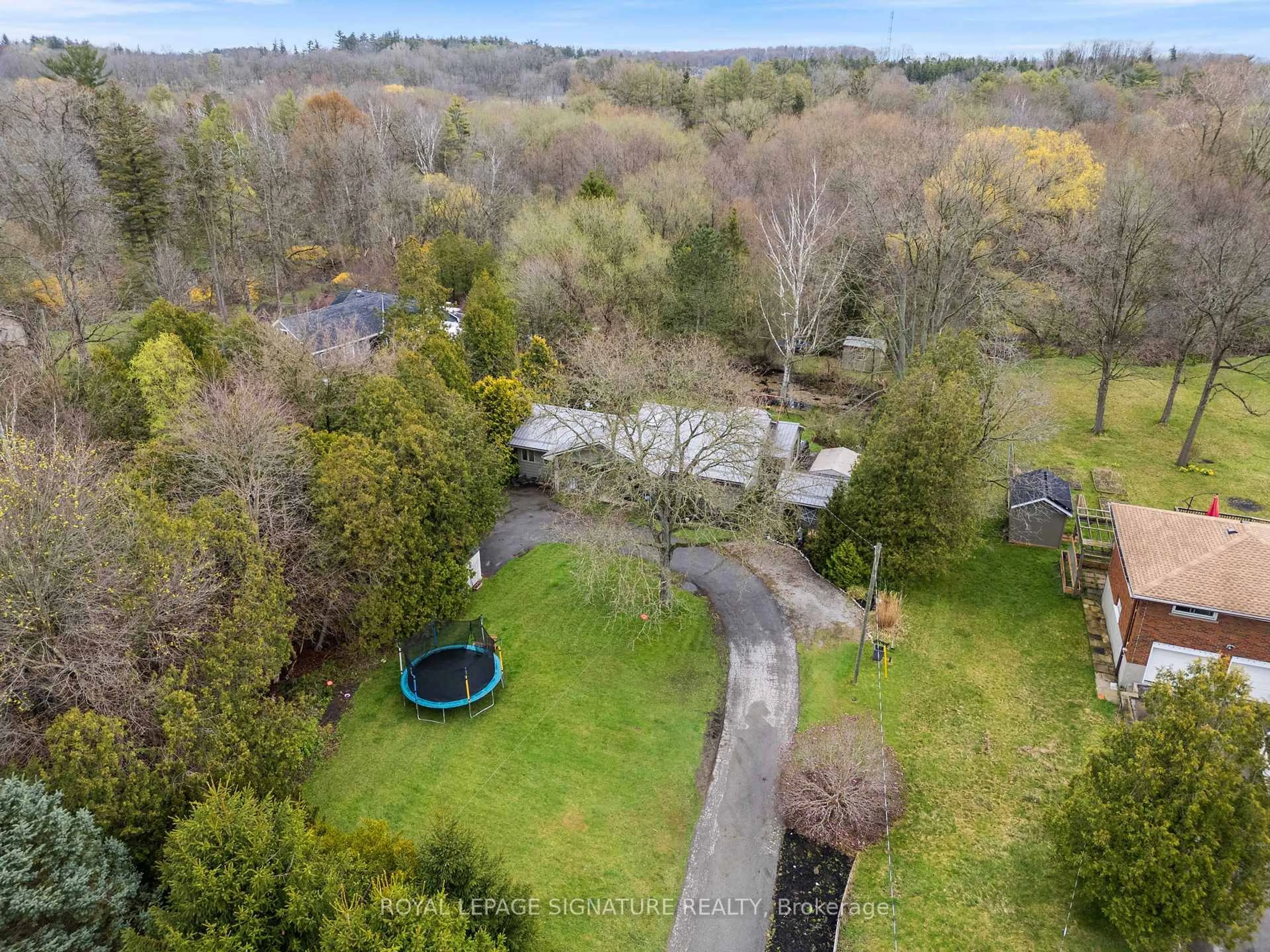 A pic from outside/outdoor area/front of a property/back of a property/a pic from drone, forest/trees view for 425 Norfolk St, Norfolk Ontario N3Y 2V4