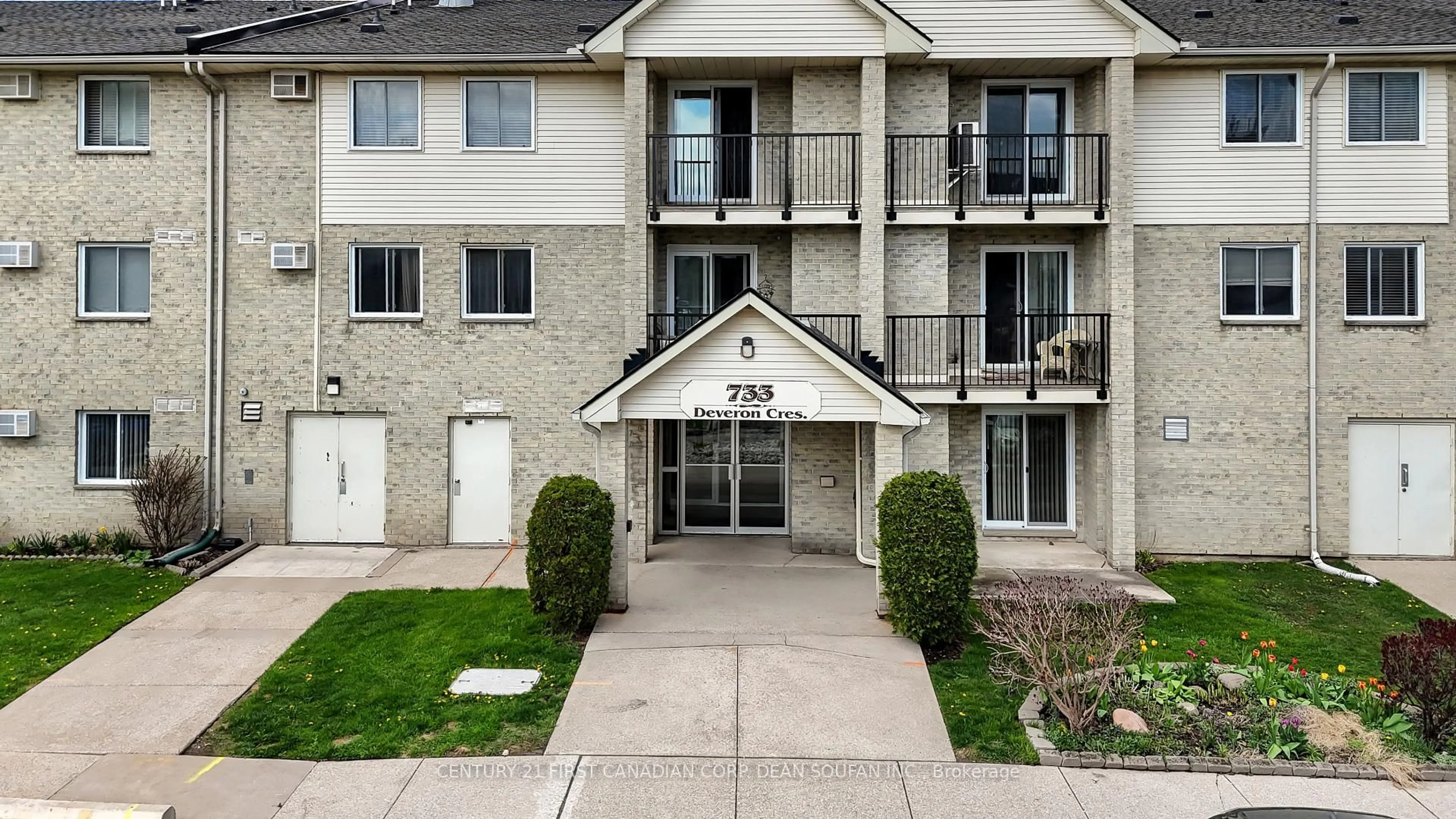 Patio, street for 733 Deveron Cres #304, London South Ontario N5Z 4X7