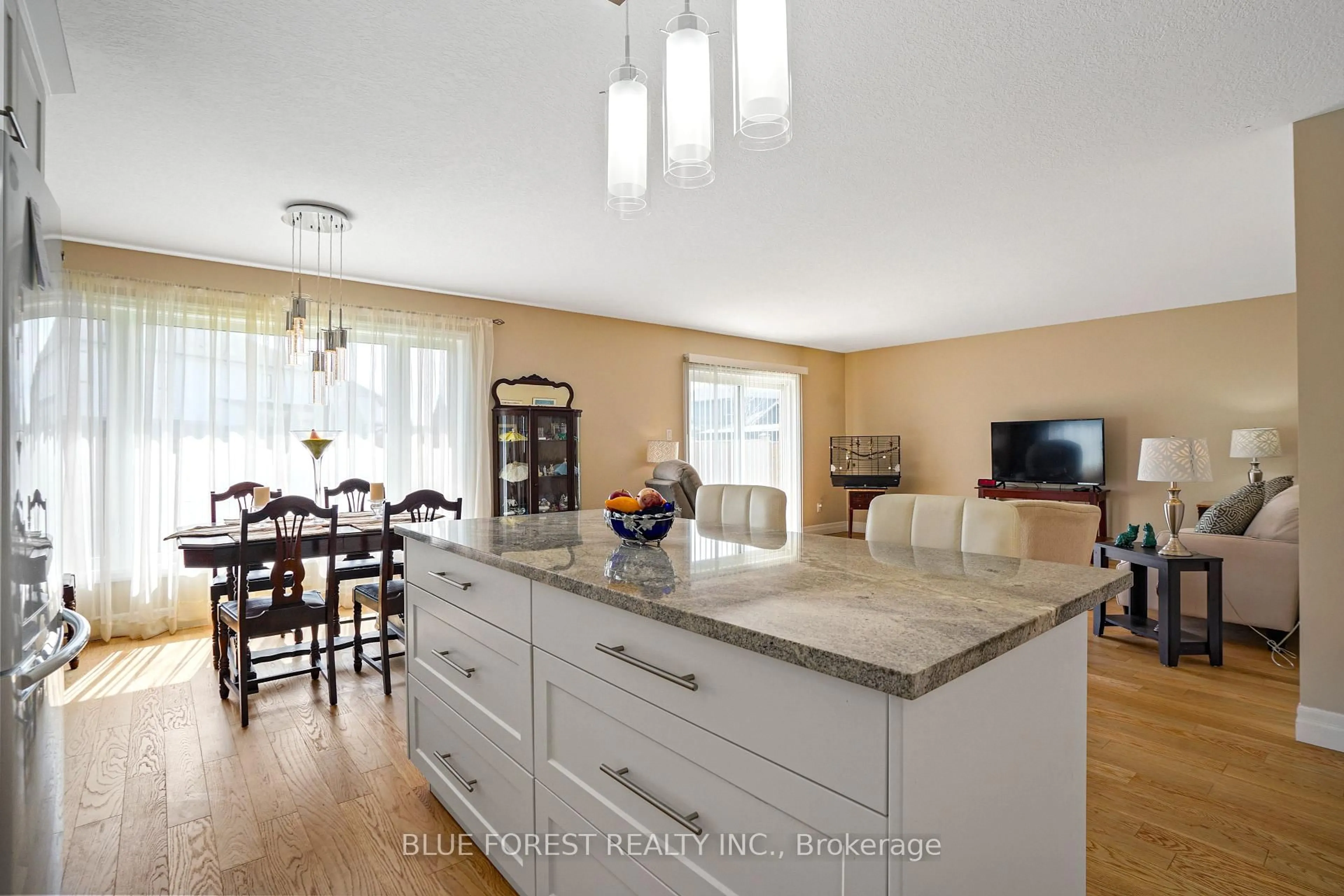 Open concept kitchen, unknown for 10 Auburn Dr, St. Thomas Ontario N5R 0K2