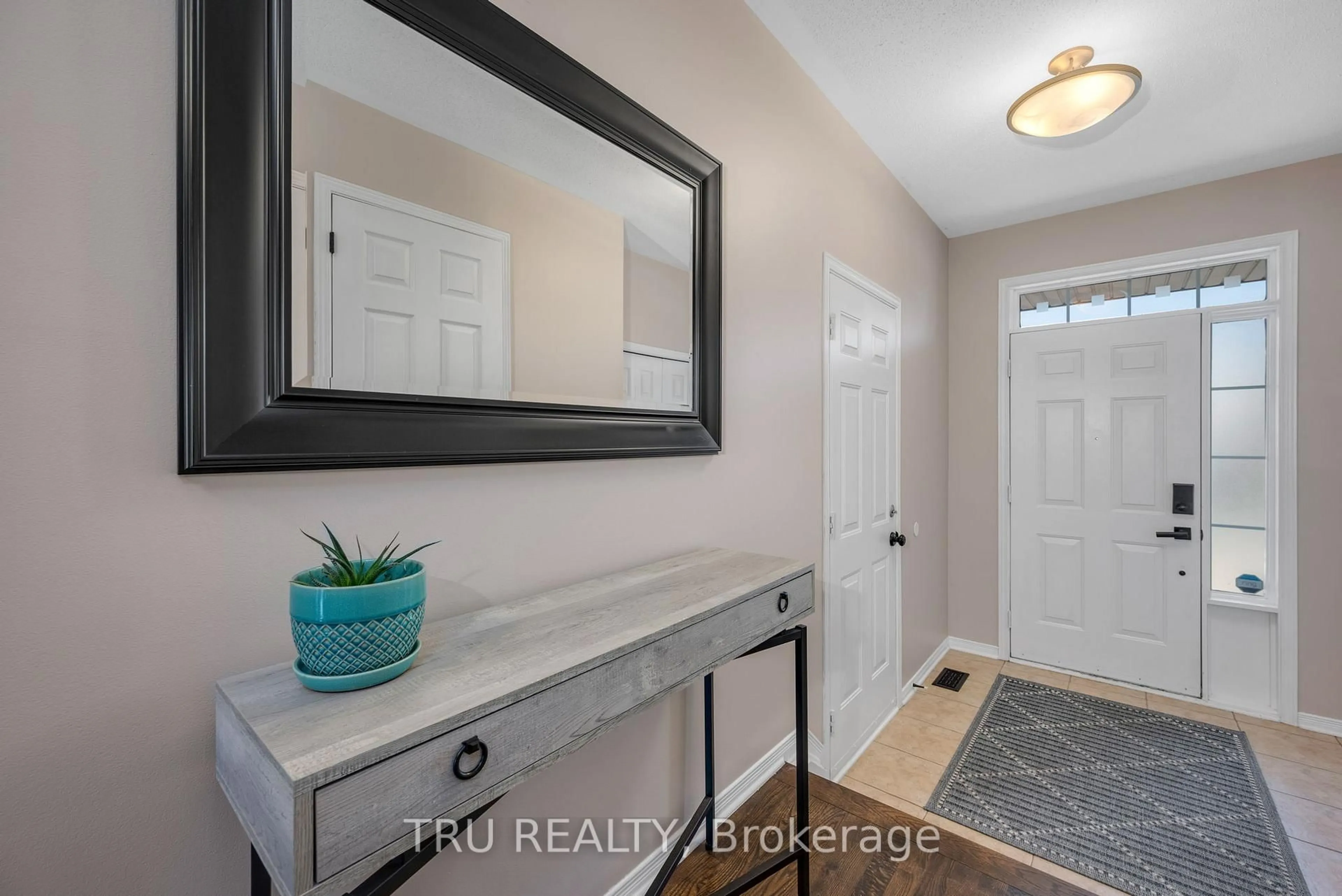 Indoor entryway for 105 Deercroft Ave, Ottawa Ontario K2J 5H7