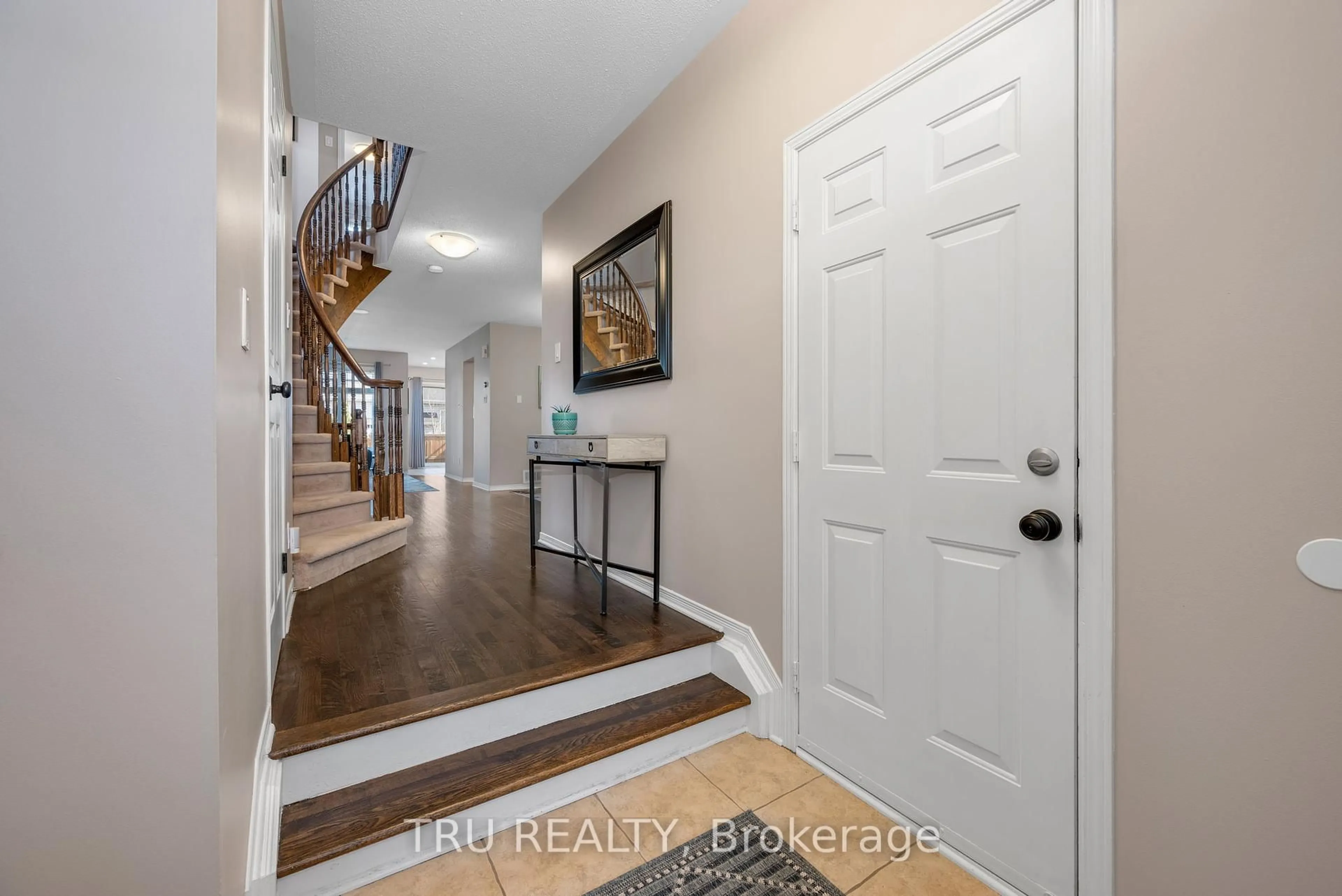 Indoor entryway for 105 Deercroft Ave, Ottawa Ontario K2J 5H7