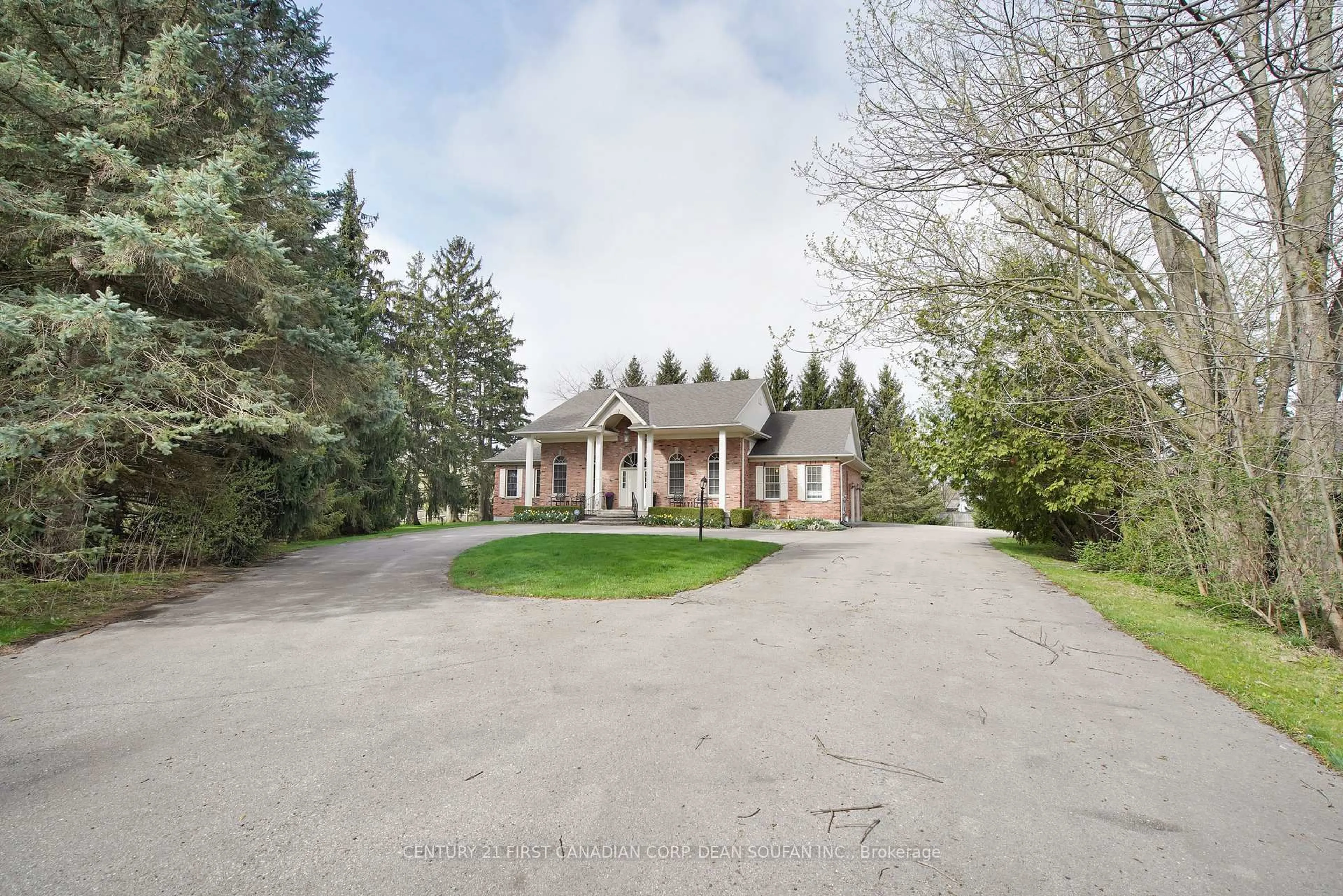 A pic from outside/outdoor area/front of a property/back of a property/a pic from drone, unknown for 4085 Colonel Talbot Rd, London South Ontario N6P 1P1