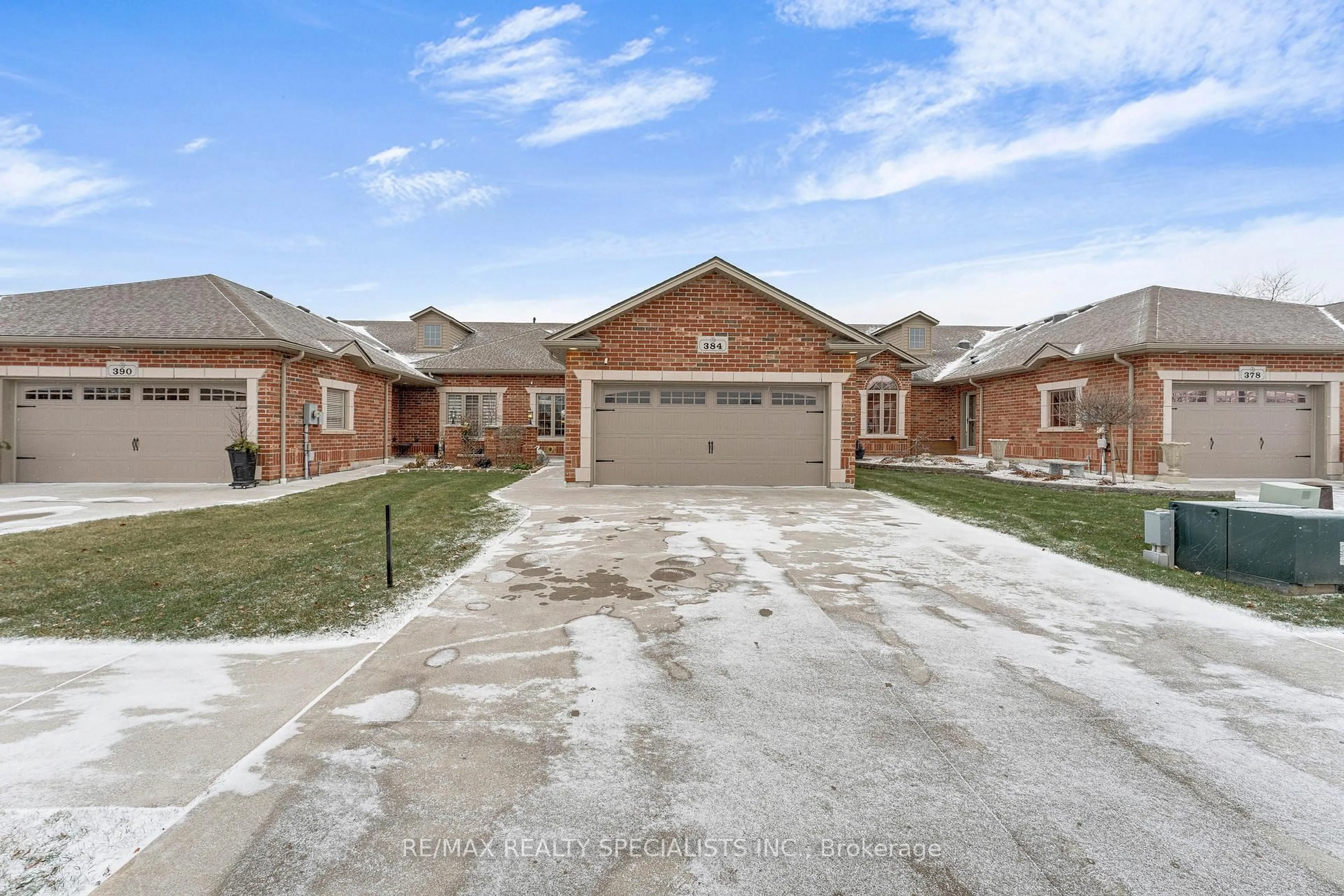 A pic from outside/outdoor area/front of a property/back of a property/a pic from drone, street for 384 Boismier Ave, LaSalle Ontario N9J 0B8