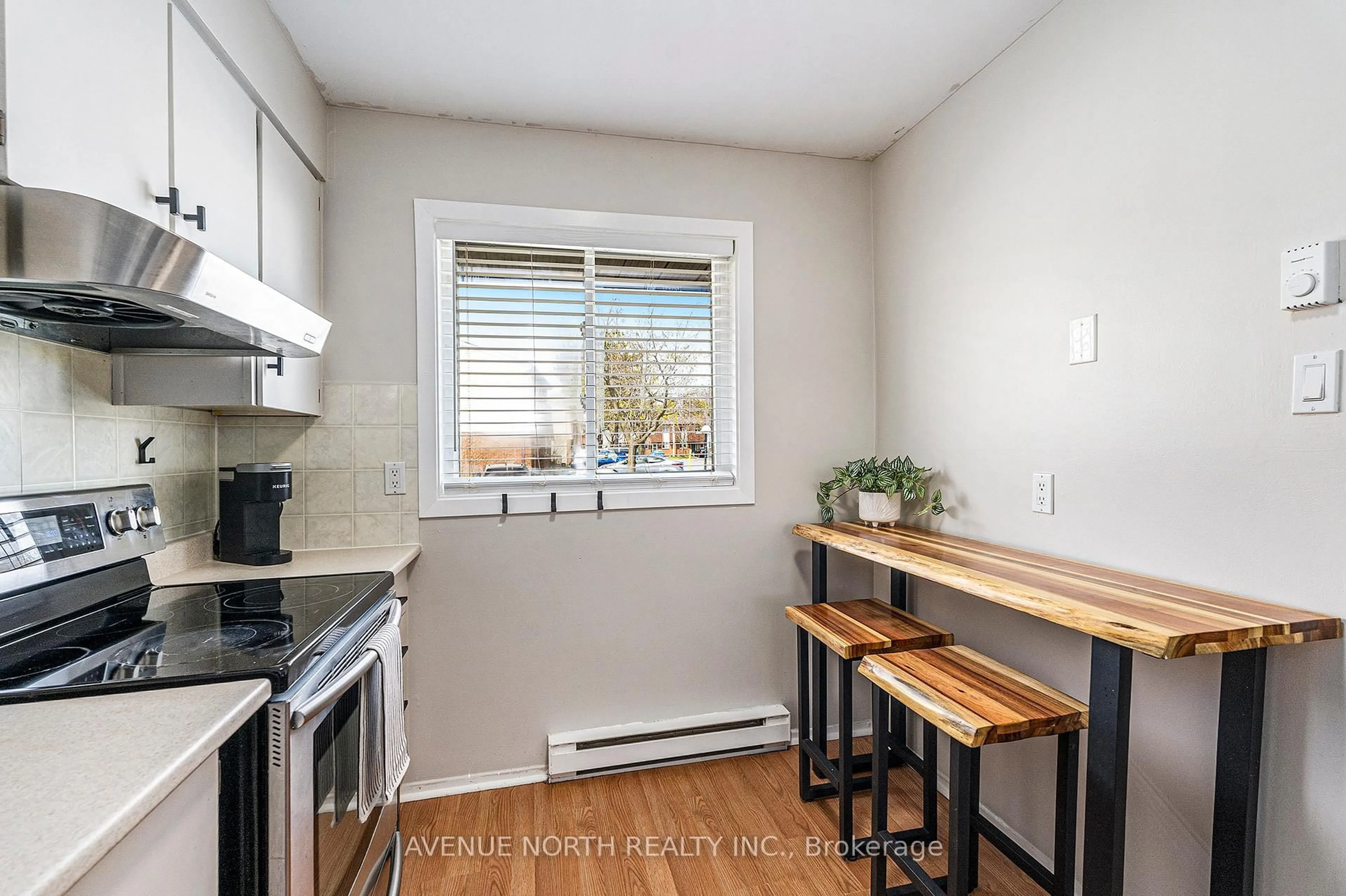 Standard kitchen, wood/laminate floor for 3062 Olympic Way, Ottawa Ontario K1T 1Y6