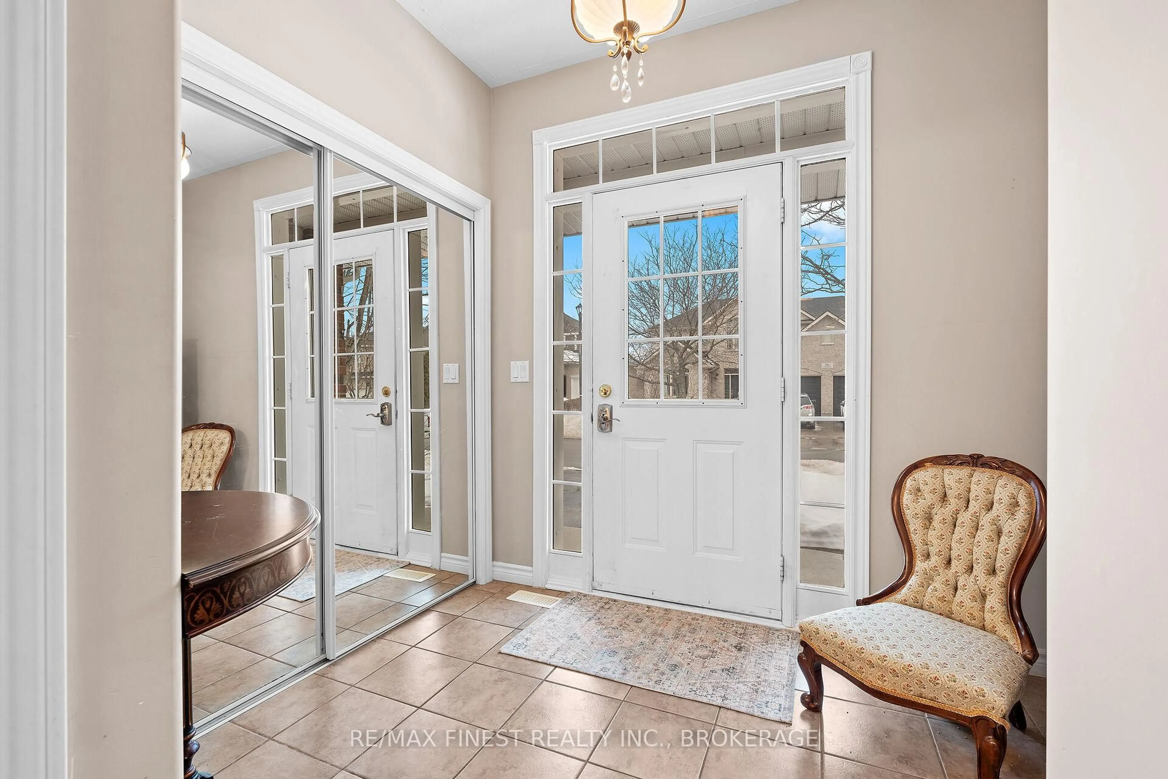 Indoor entryway for 230 HONEYWOOD Ave, Kingston Ontario K7K 7L4