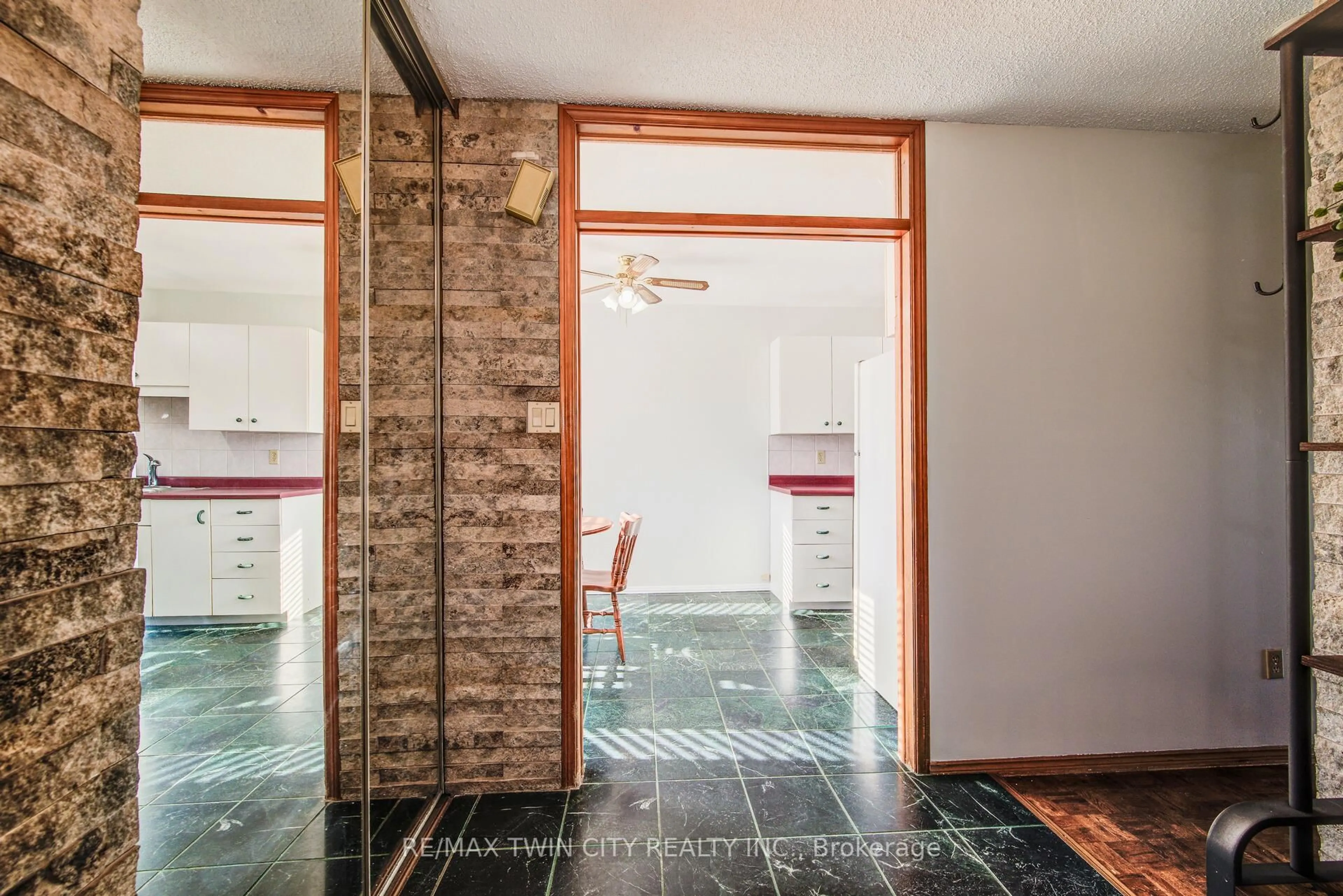 Indoor foyer for 10 Mill Creek Rd #31, Cambridge Ontario N1R 1J6