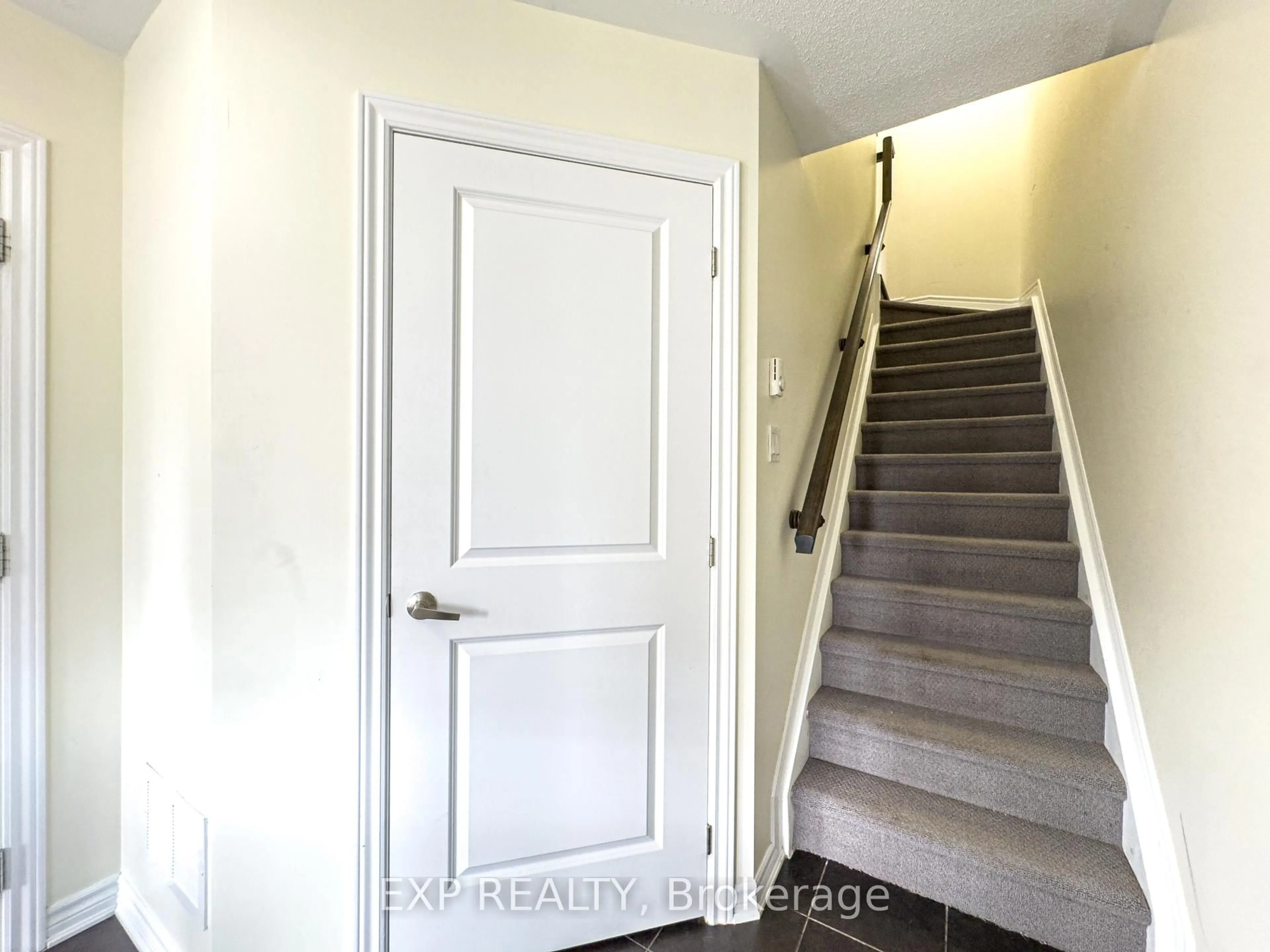 Unknown for 112 Pennant Ave, Ottawa Ontario K2J 5W6